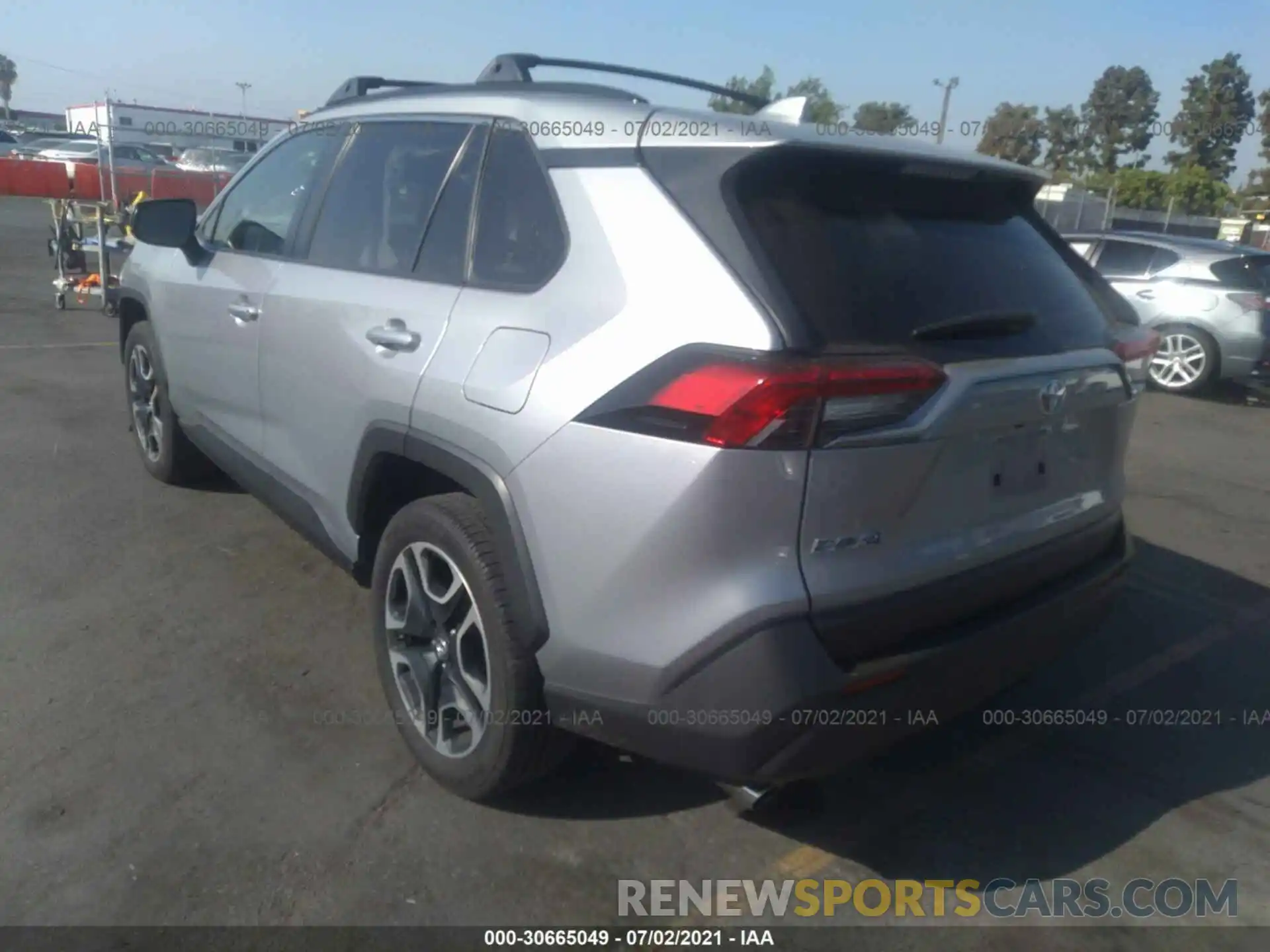 3 Фотография поврежденного автомобиля JTMH1RFV2KD512345 TOYOTA RAV4 2019