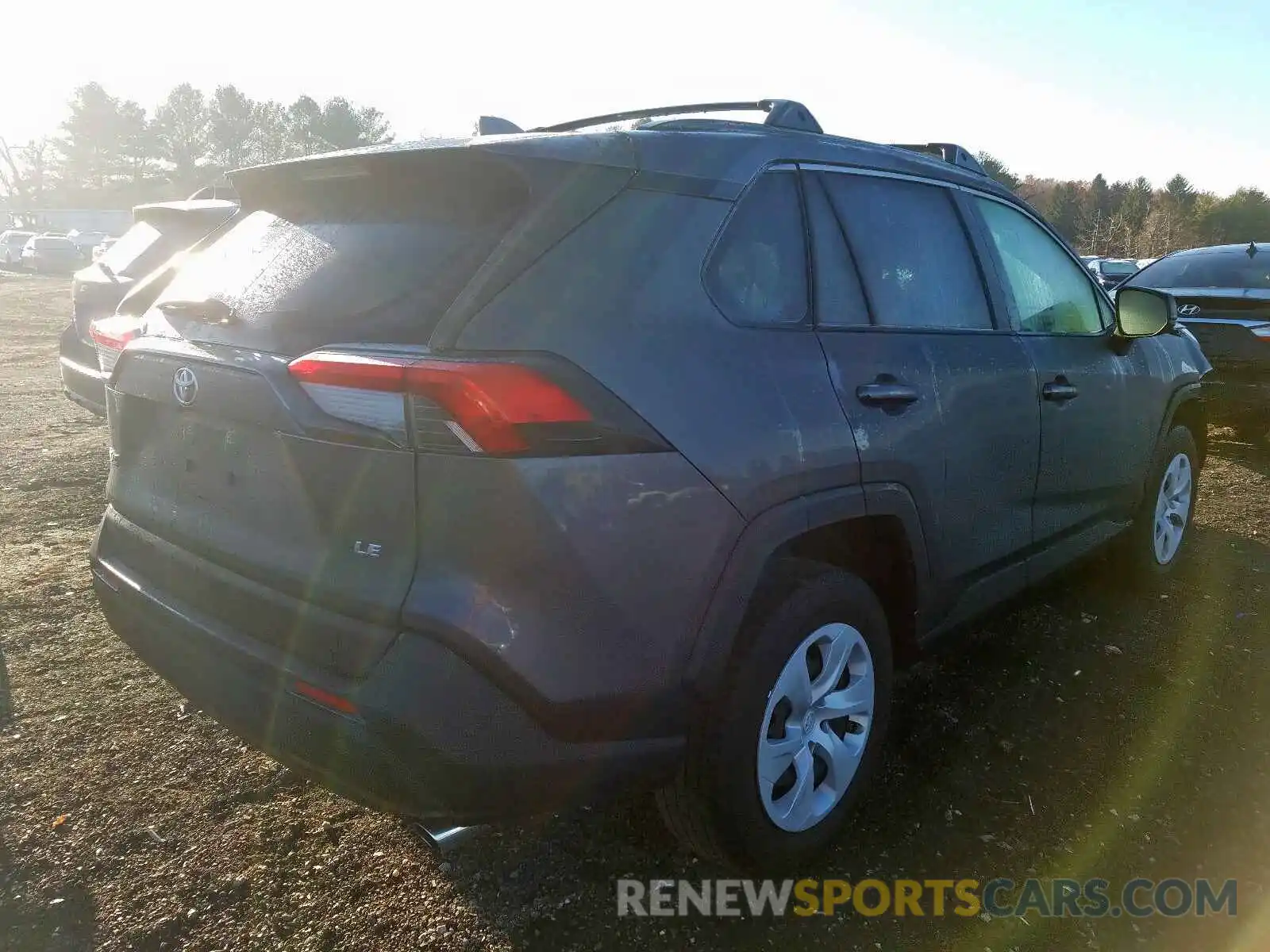 4 Photograph of a damaged car JTMH1RFV2KJ007780 TOYOTA RAV4 2019