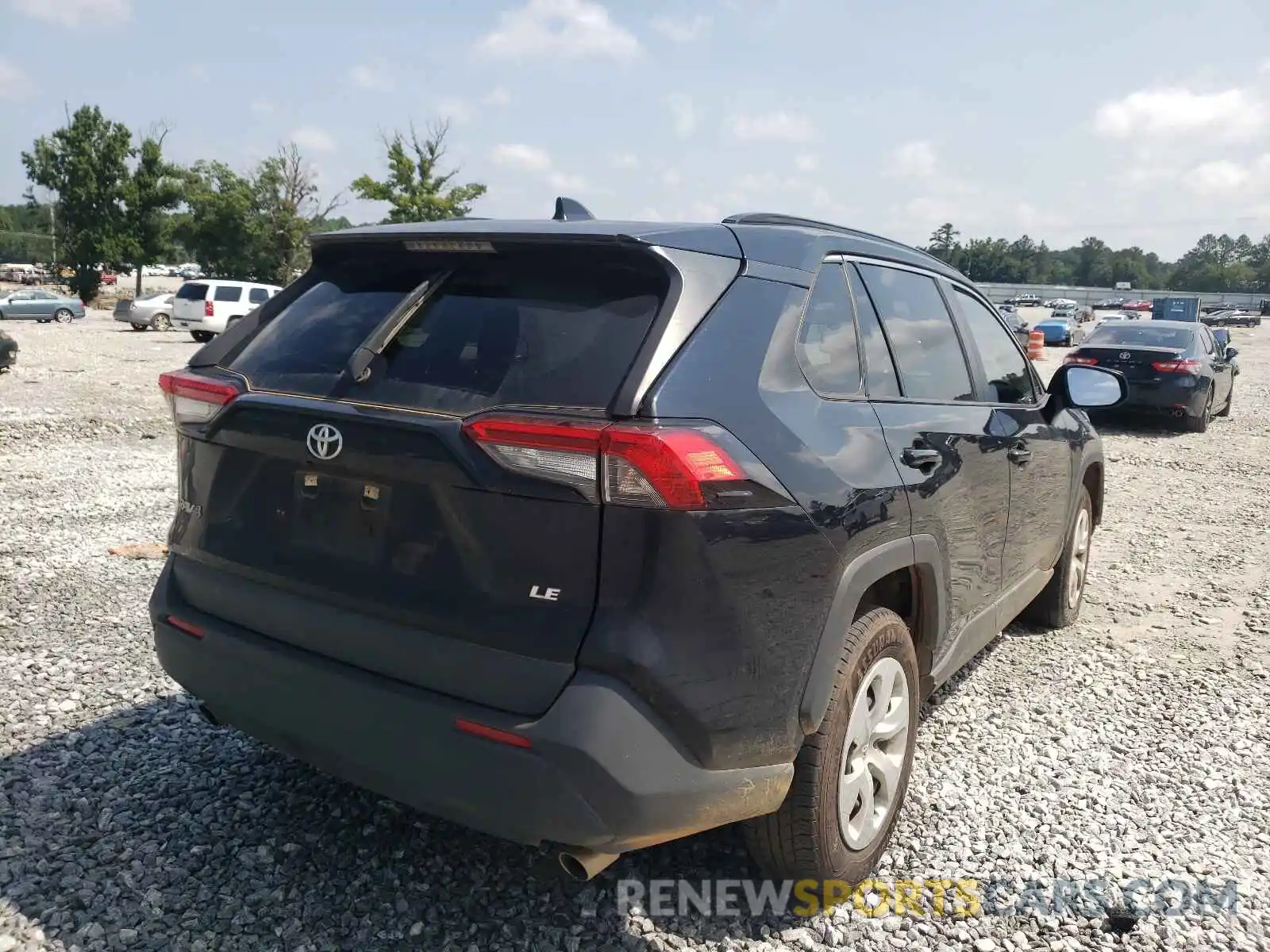 4 Photograph of a damaged car JTMH1RFV2KJ014664 TOYOTA RAV4 2019