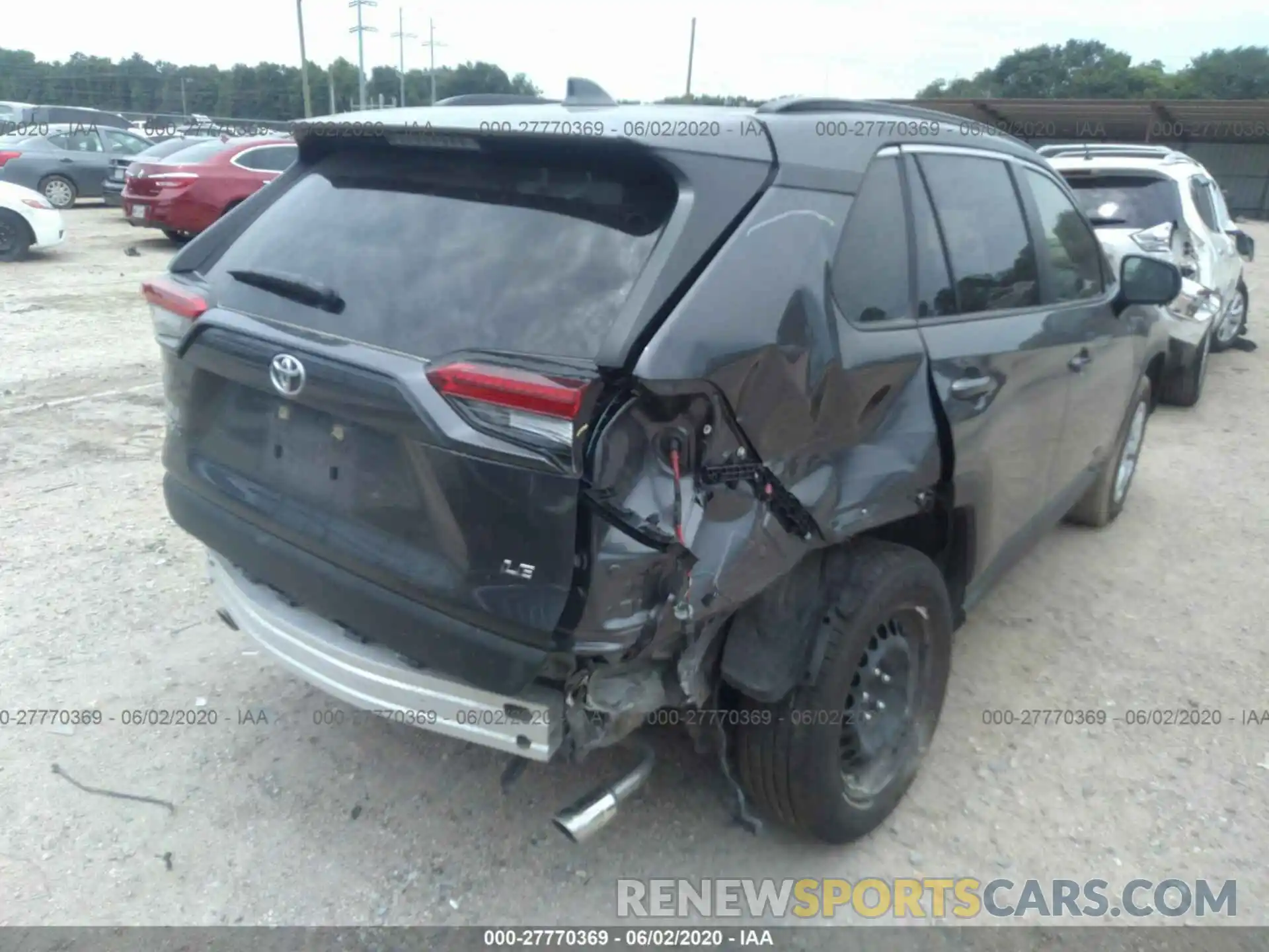 4 Photograph of a damaged car JTMH1RFV3KD037997 TOYOTA RAV4 2019