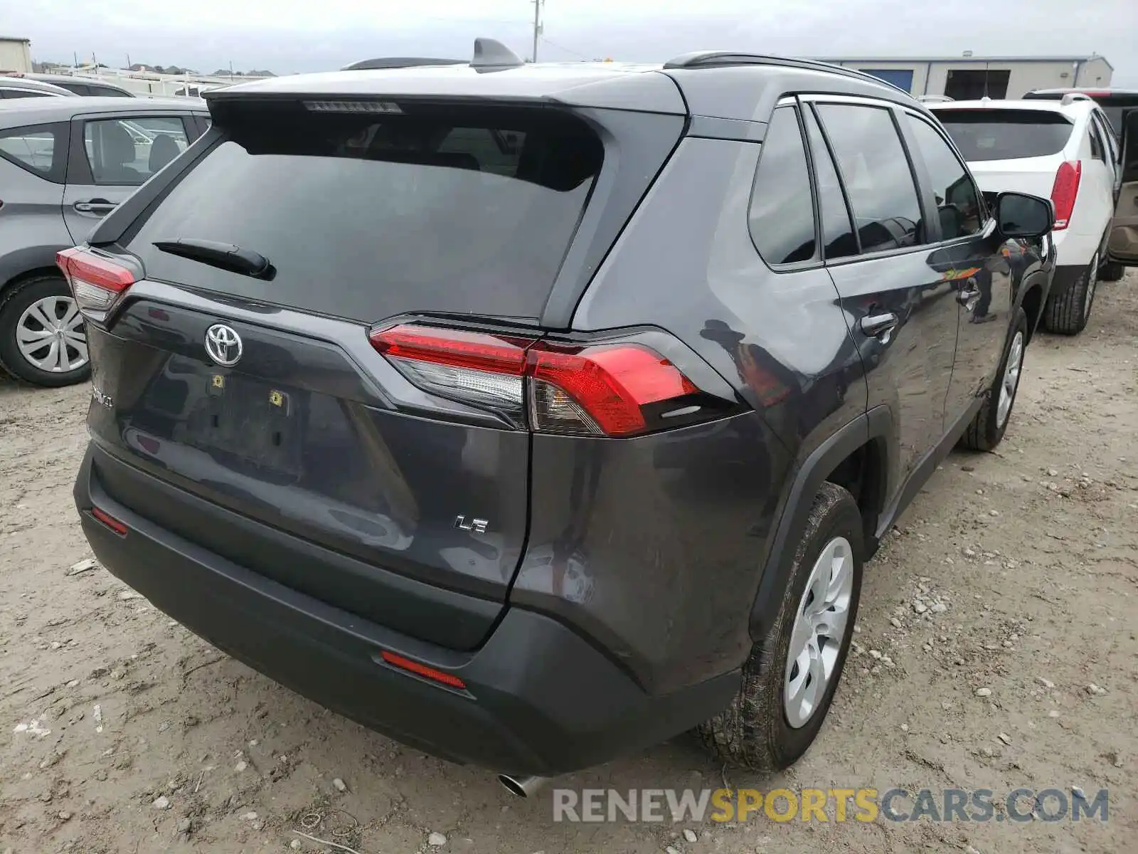 4 Photograph of a damaged car JTMH1RFV3KD038017 TOYOTA RAV4 2019