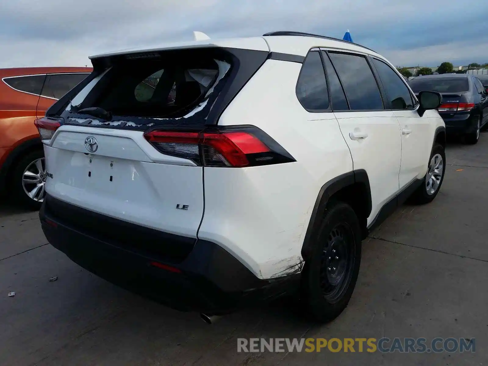 4 Photograph of a damaged car JTMH1RFV3KD509258 TOYOTA RAV4 2019