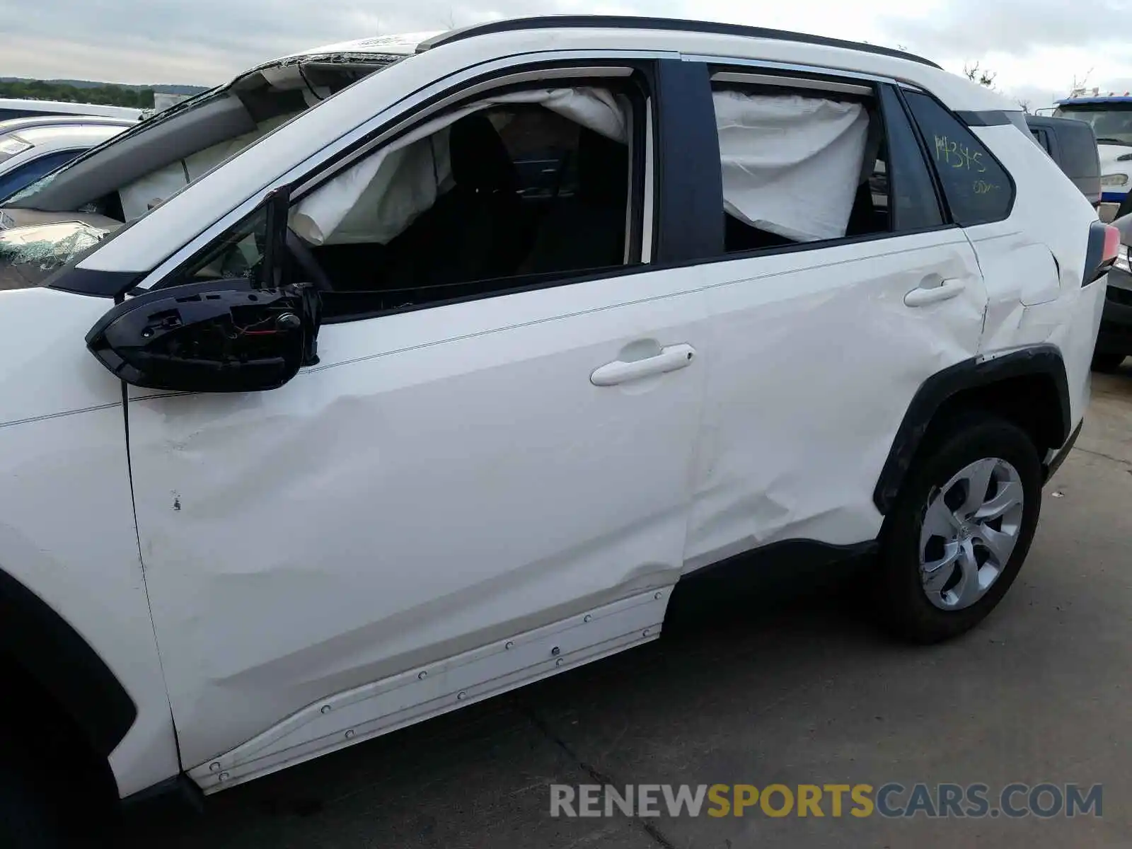 9 Photograph of a damaged car JTMH1RFV3KD509258 TOYOTA RAV4 2019