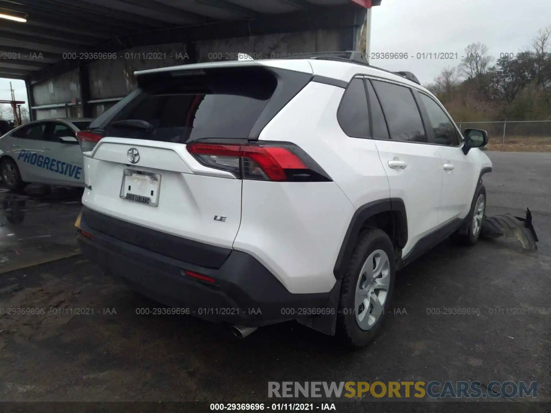 4 Photograph of a damaged car JTMH1RFV3KJ007030 TOYOTA RAV4 2019