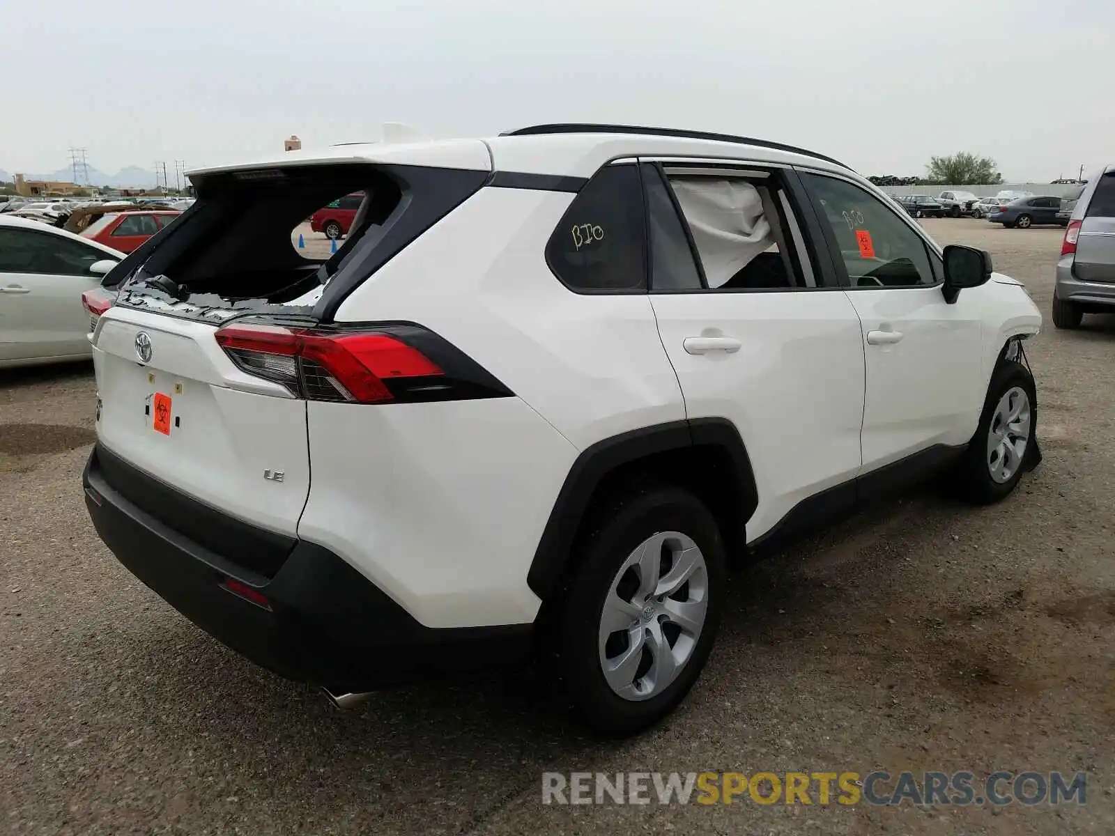 4 Photograph of a damaged car JTMH1RFV3KJ007500 TOYOTA RAV4 2019