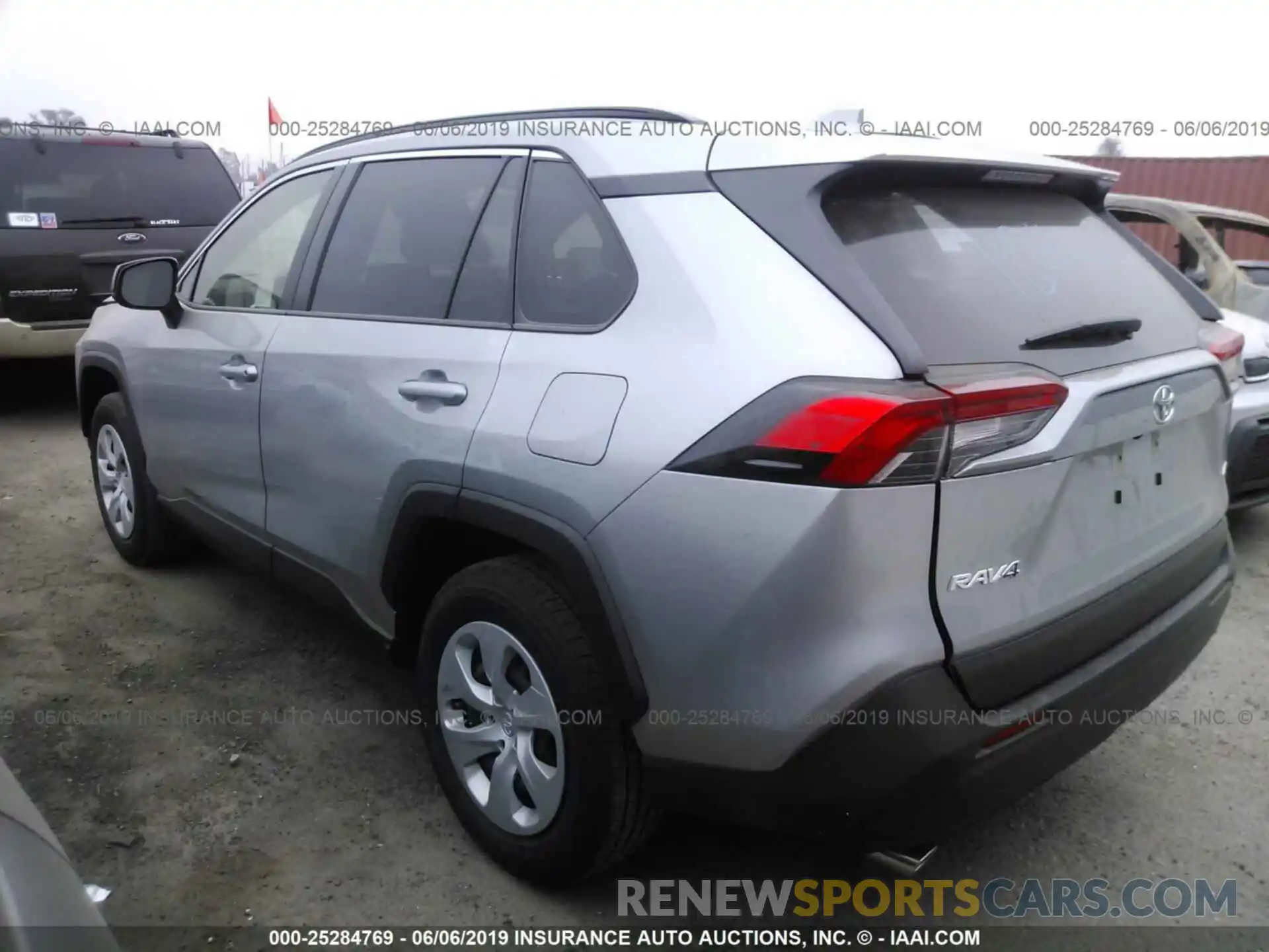 3 Фотография поврежденного автомобиля JTMH1RFV3KJ008694 TOYOTA RAV4 2019