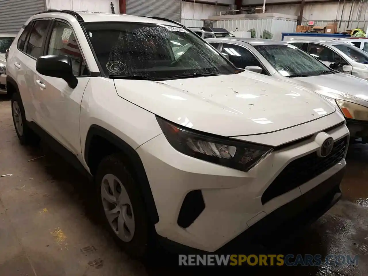 1 Photograph of a damaged car JTMH1RFV3KJ008839 TOYOTA RAV4 2019