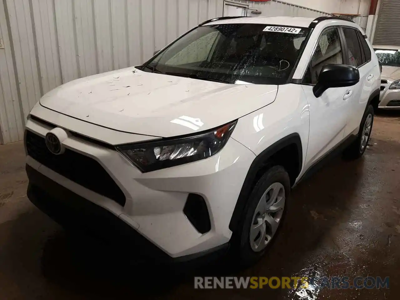 2 Photograph of a damaged car JTMH1RFV3KJ008839 TOYOTA RAV4 2019