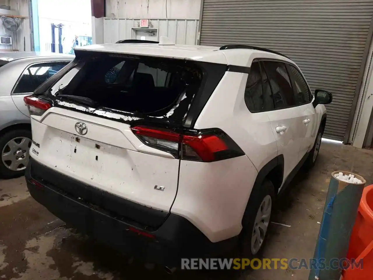 4 Photograph of a damaged car JTMH1RFV3KJ008839 TOYOTA RAV4 2019