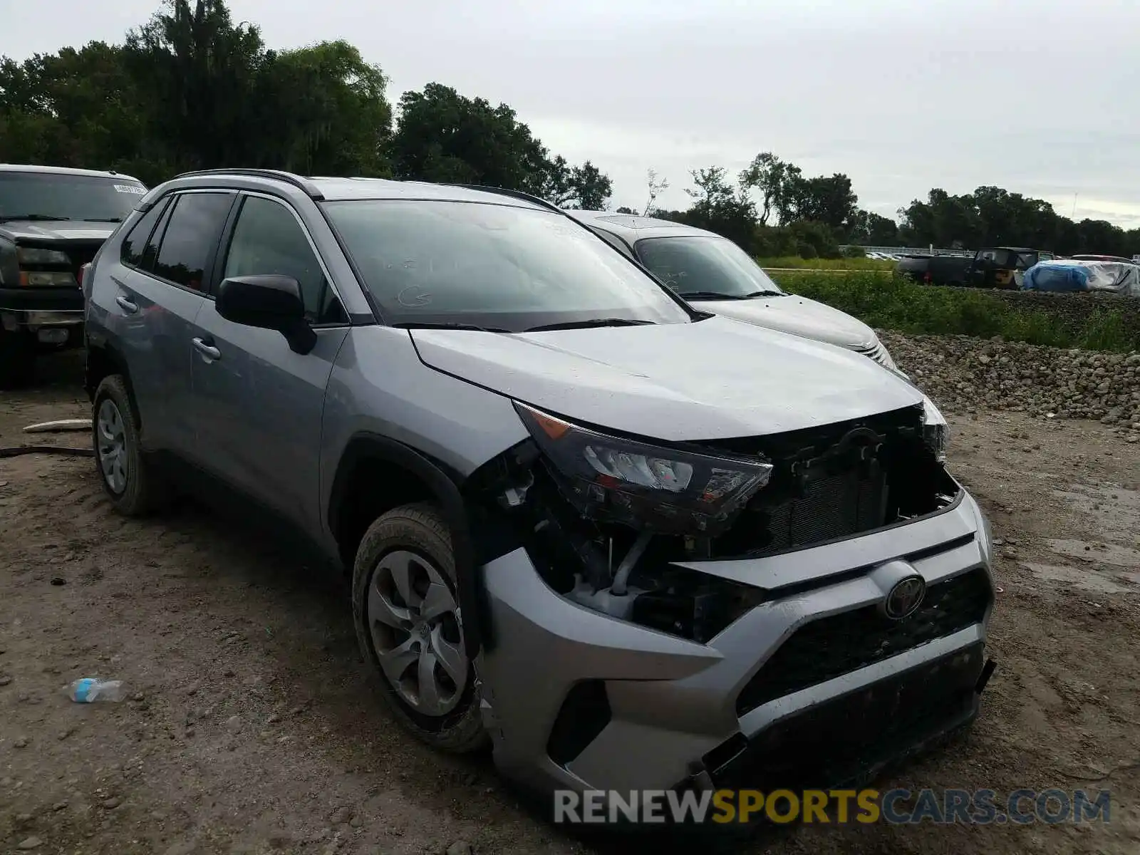 1 Photograph of a damaged car JTMH1RFV3KJ015726 TOYOTA RAV4 2019