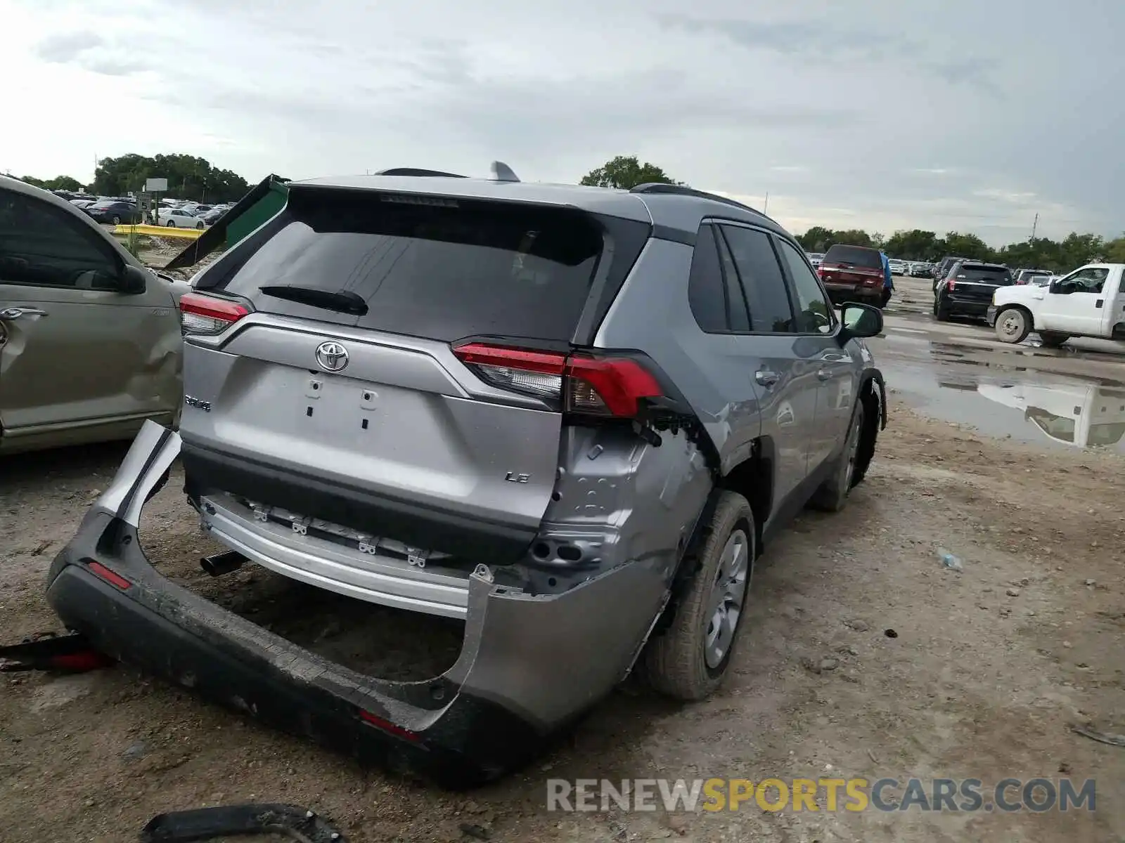 4 Photograph of a damaged car JTMH1RFV3KJ015726 TOYOTA RAV4 2019