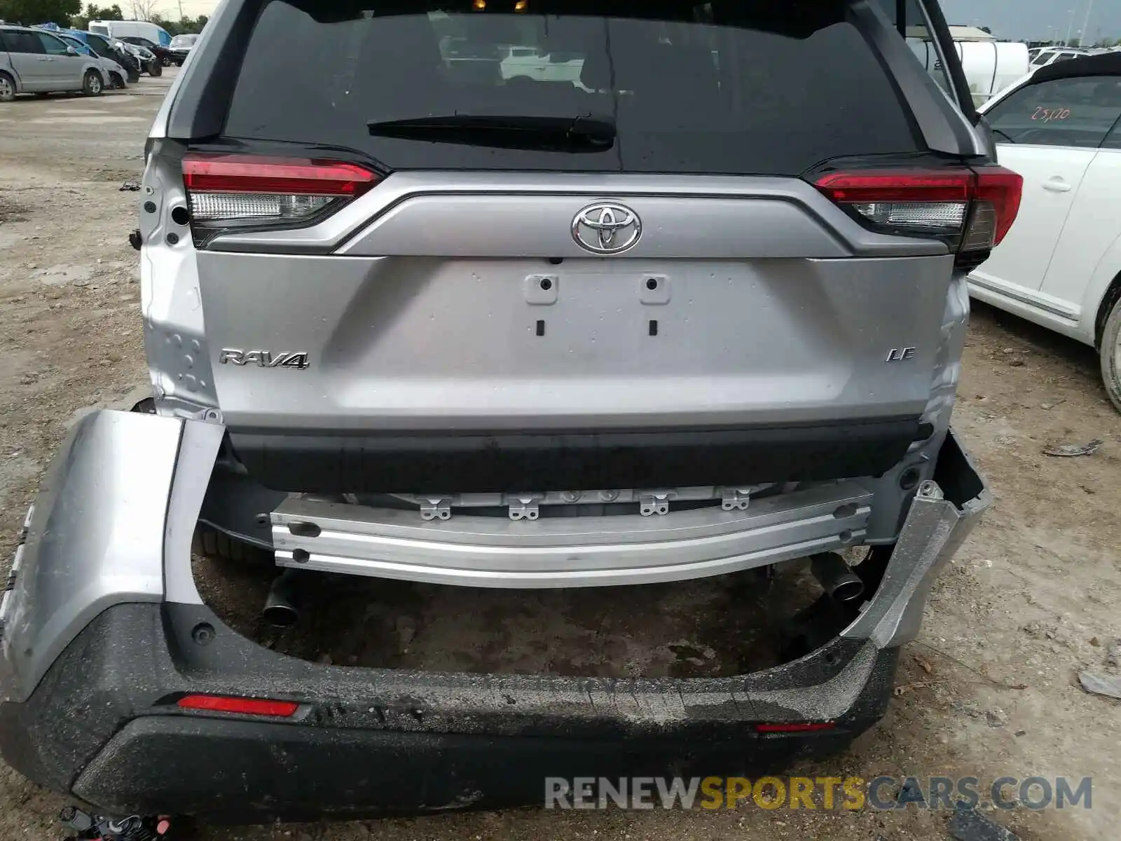 9 Photograph of a damaged car JTMH1RFV3KJ015726 TOYOTA RAV4 2019