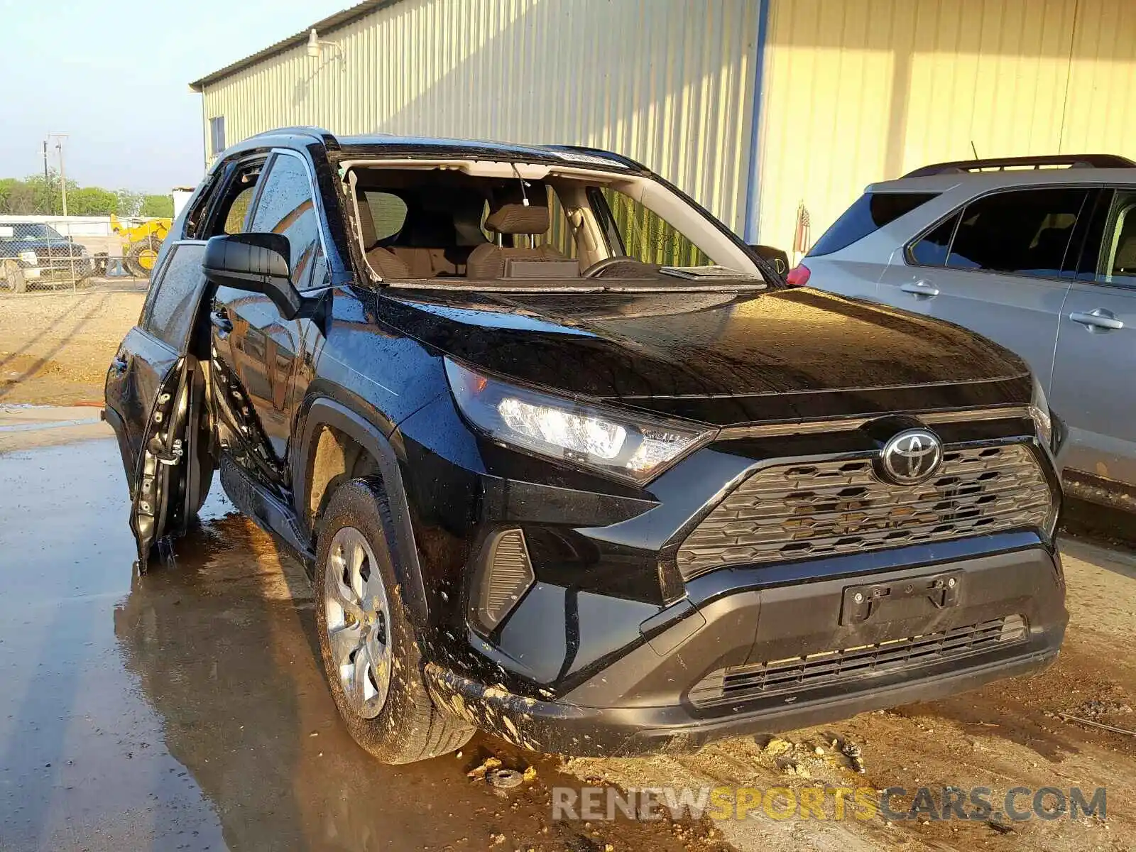 1 Photograph of a damaged car JTMH1RFV4KD006869 TOYOTA RAV4 2019