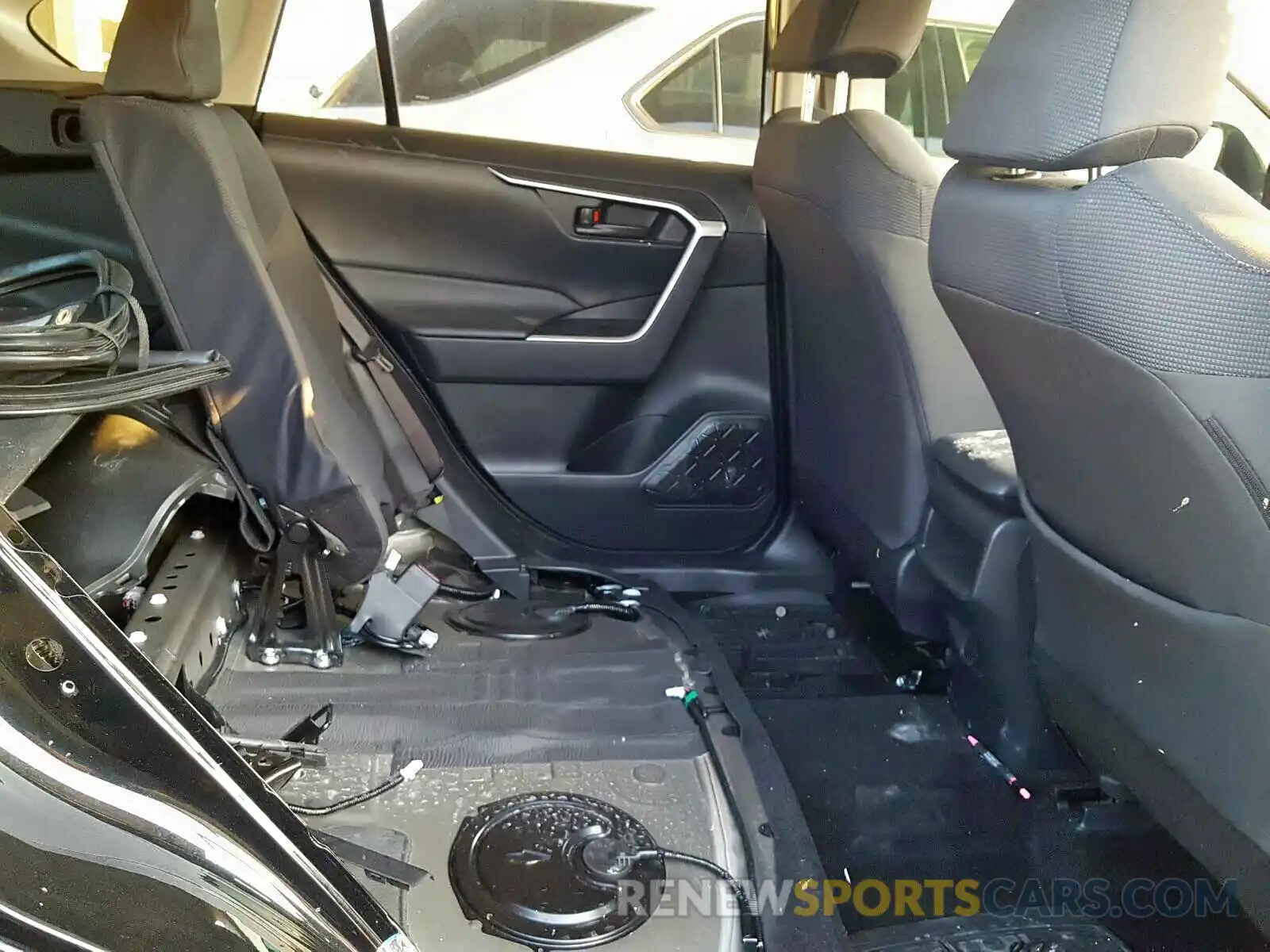 6 Photograph of a damaged car JTMH1RFV4KD006869 TOYOTA RAV4 2019