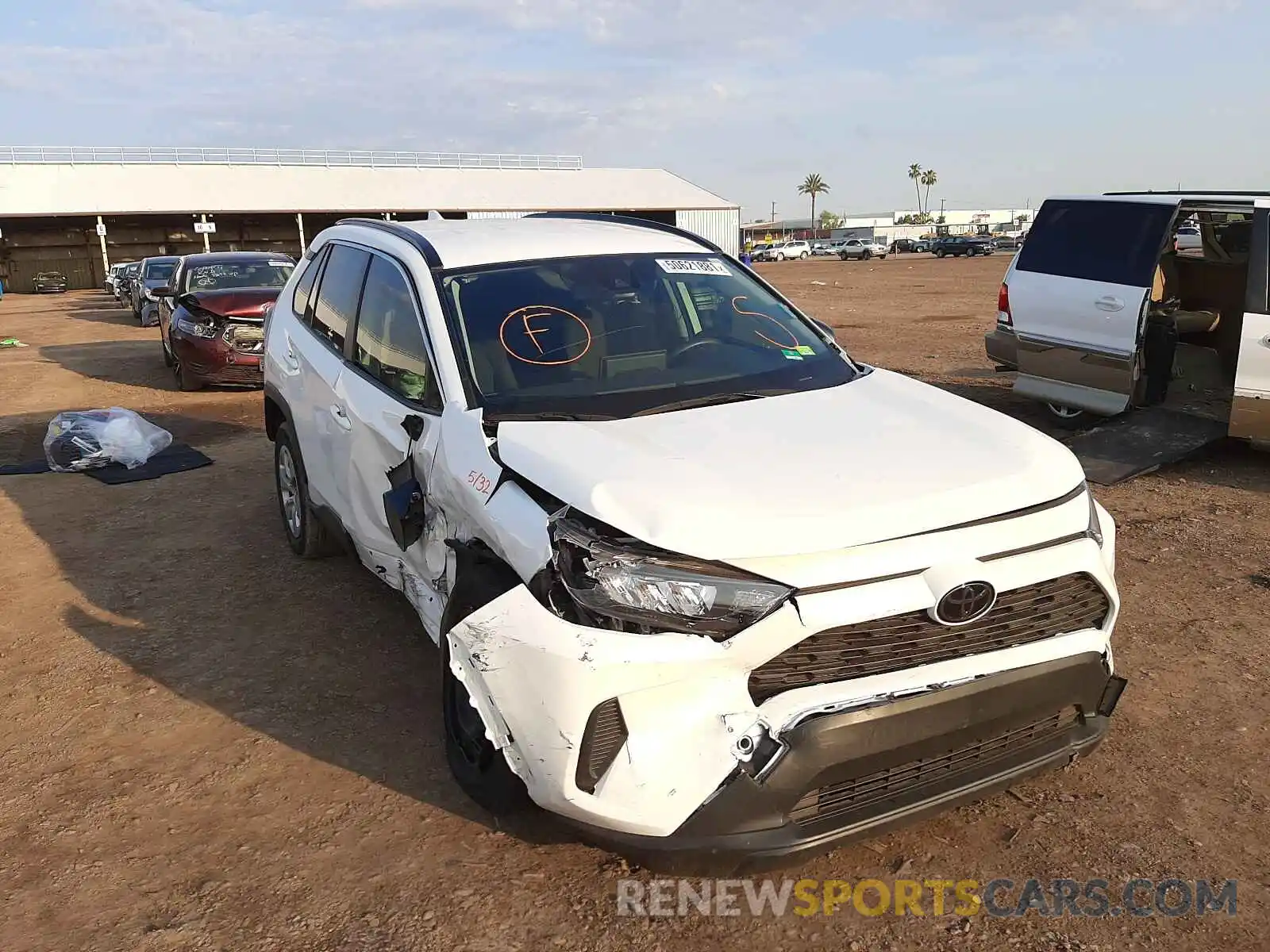 1 Photograph of a damaged car JTMH1RFV4KD018441 TOYOTA RAV4 2019