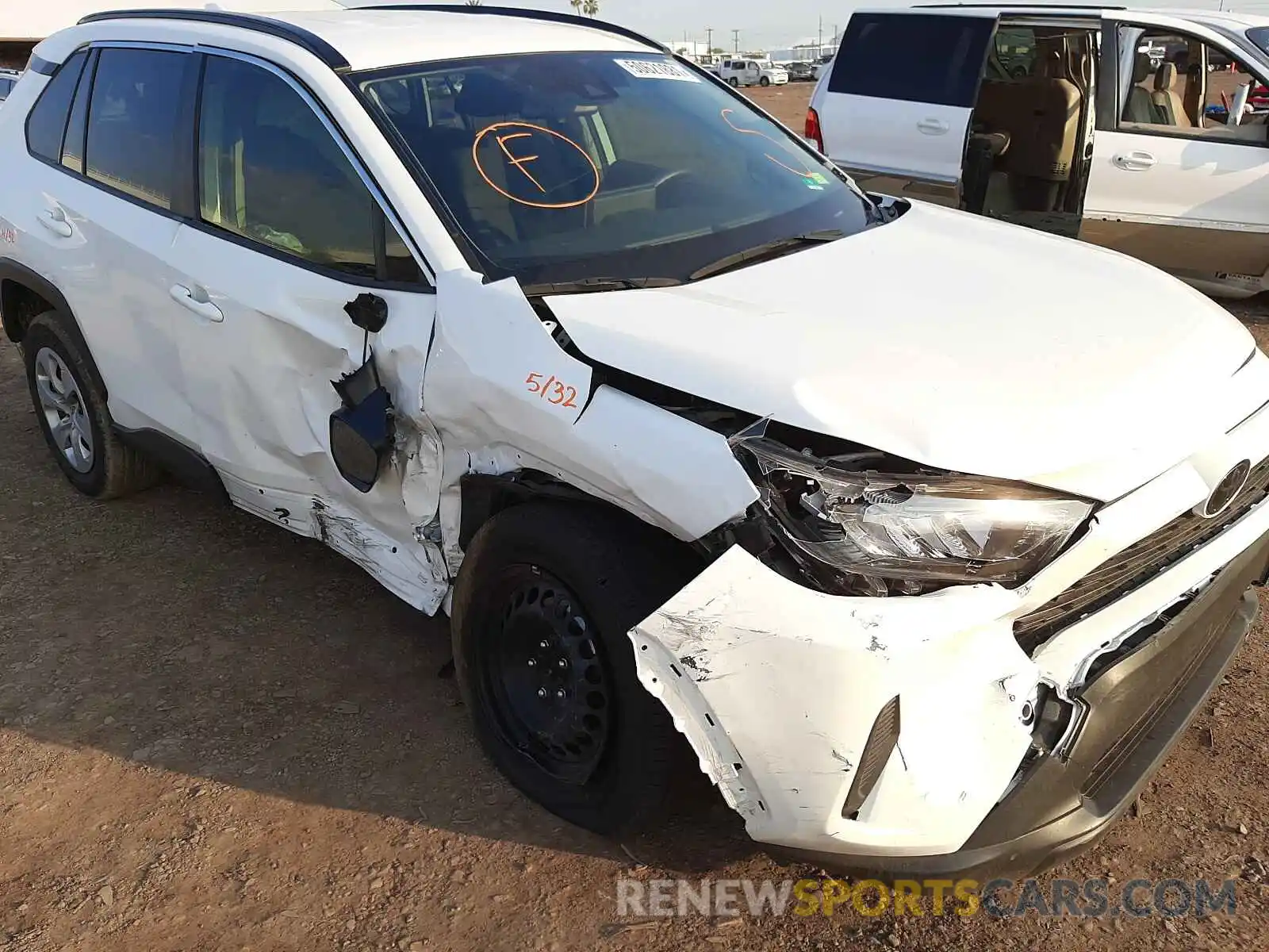 9 Photograph of a damaged car JTMH1RFV4KD018441 TOYOTA RAV4 2019