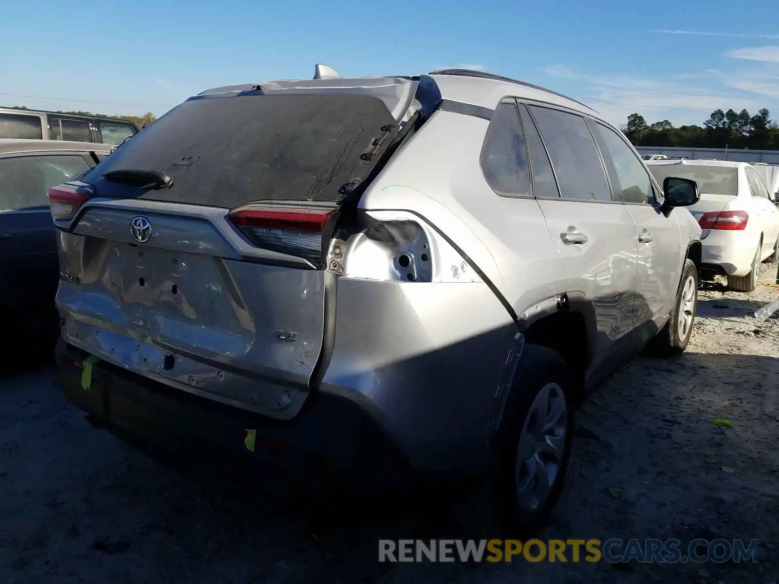 4 Photograph of a damaged car JTMH1RFV4KD032131 TOYOTA RAV4 2019