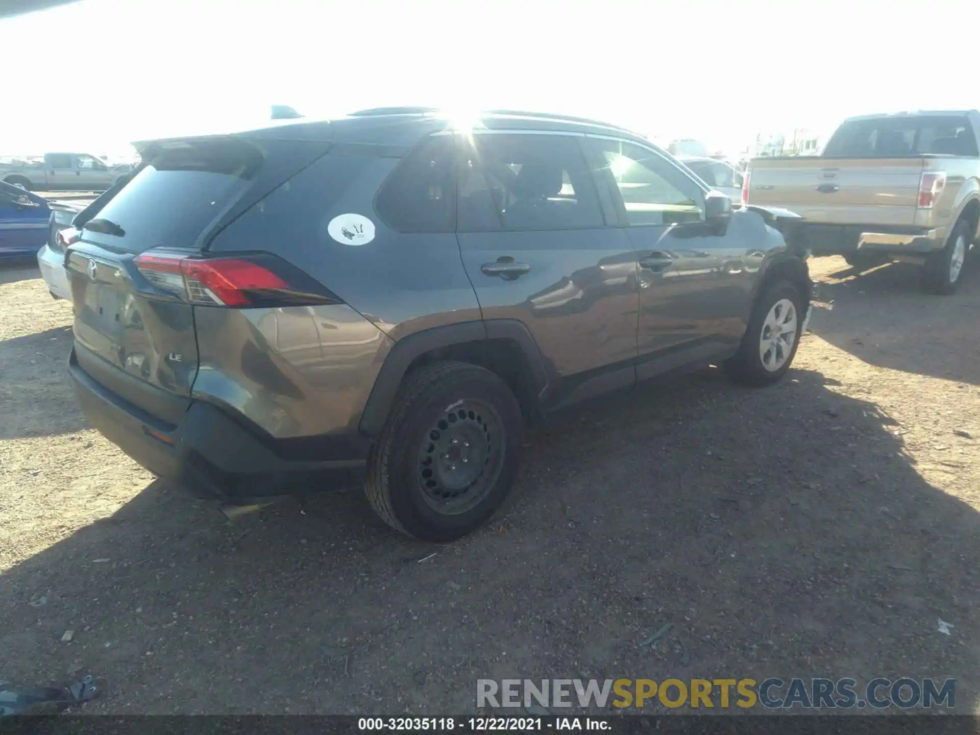 4 Photograph of a damaged car JTMH1RFV4KD509446 TOYOTA RAV4 2019