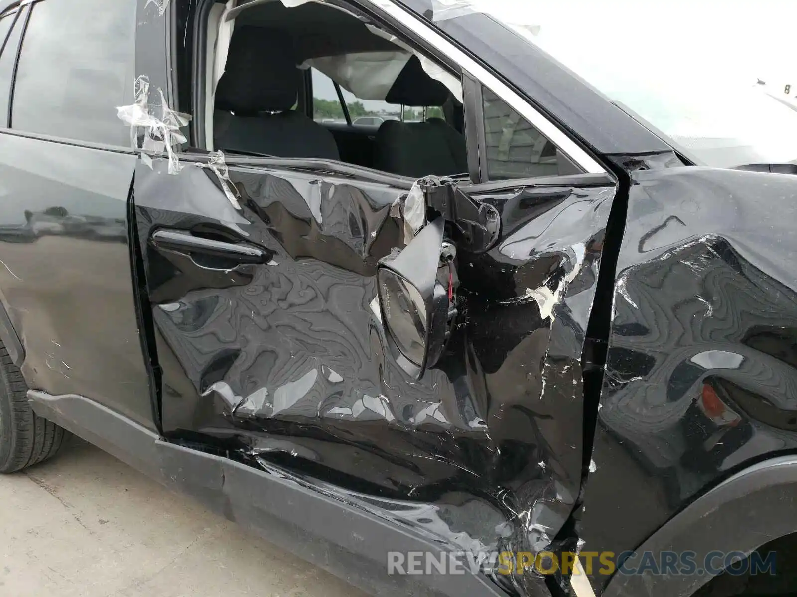 9 Photograph of a damaged car JTMH1RFV4KD511620 TOYOTA RAV4 2019