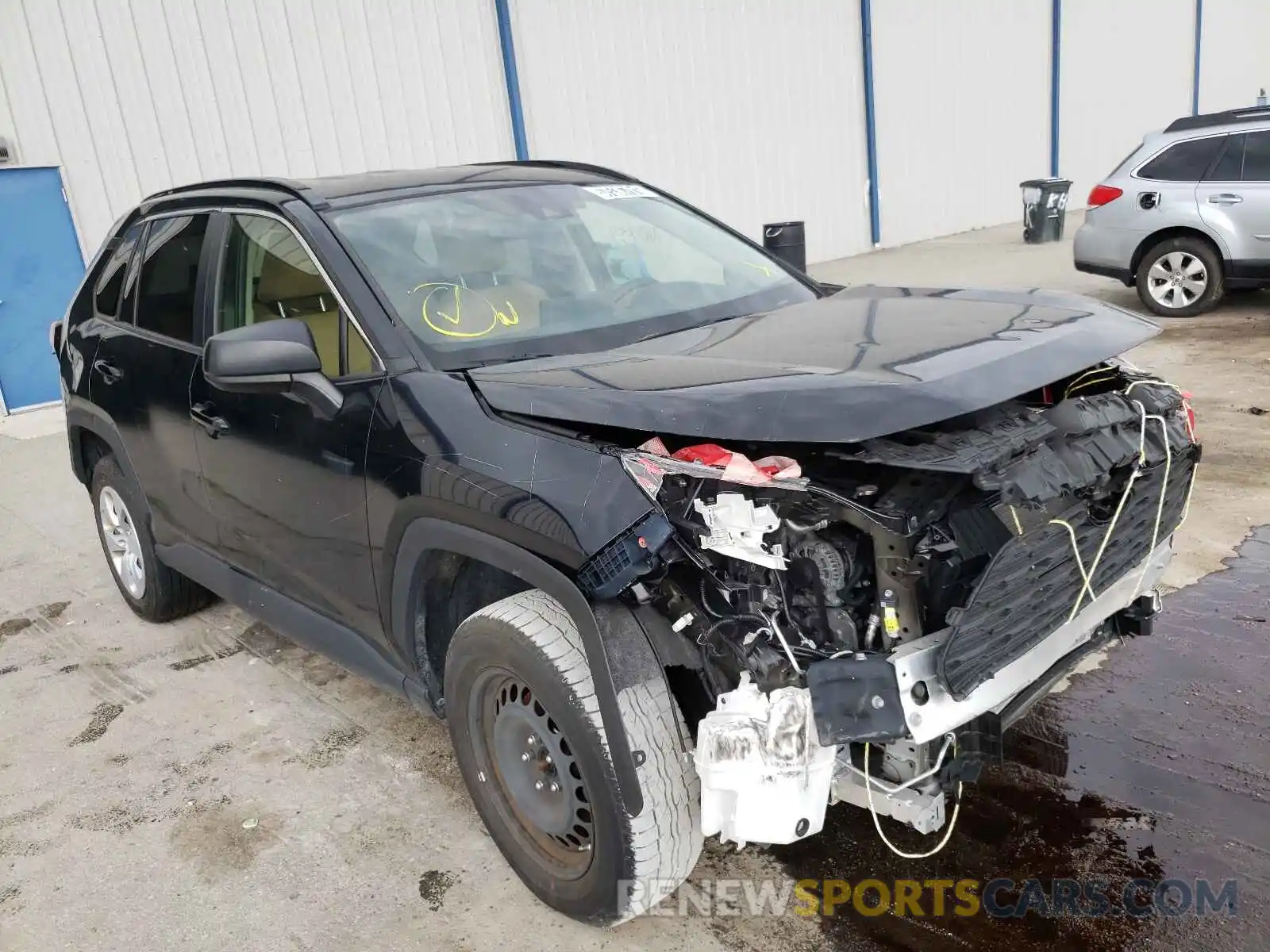 1 Photograph of a damaged car JTMH1RFV4KD517076 TOYOTA RAV4 2019