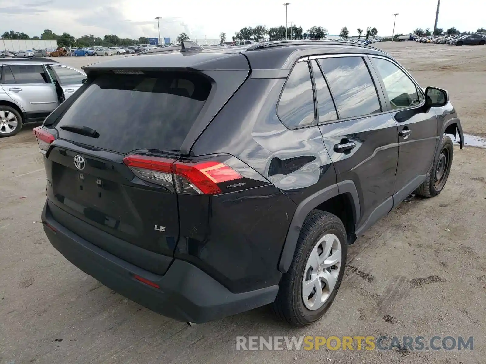 4 Photograph of a damaged car JTMH1RFV4KD517076 TOYOTA RAV4 2019