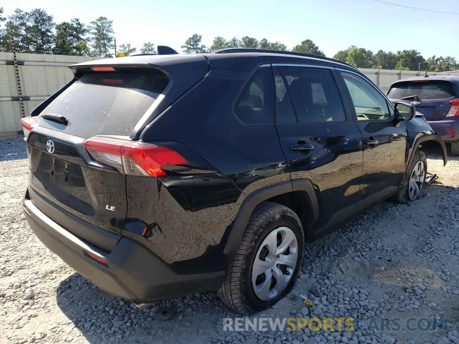 4 Photograph of a damaged car JTMH1RFV4KJ006128 TOYOTA RAV4 2019