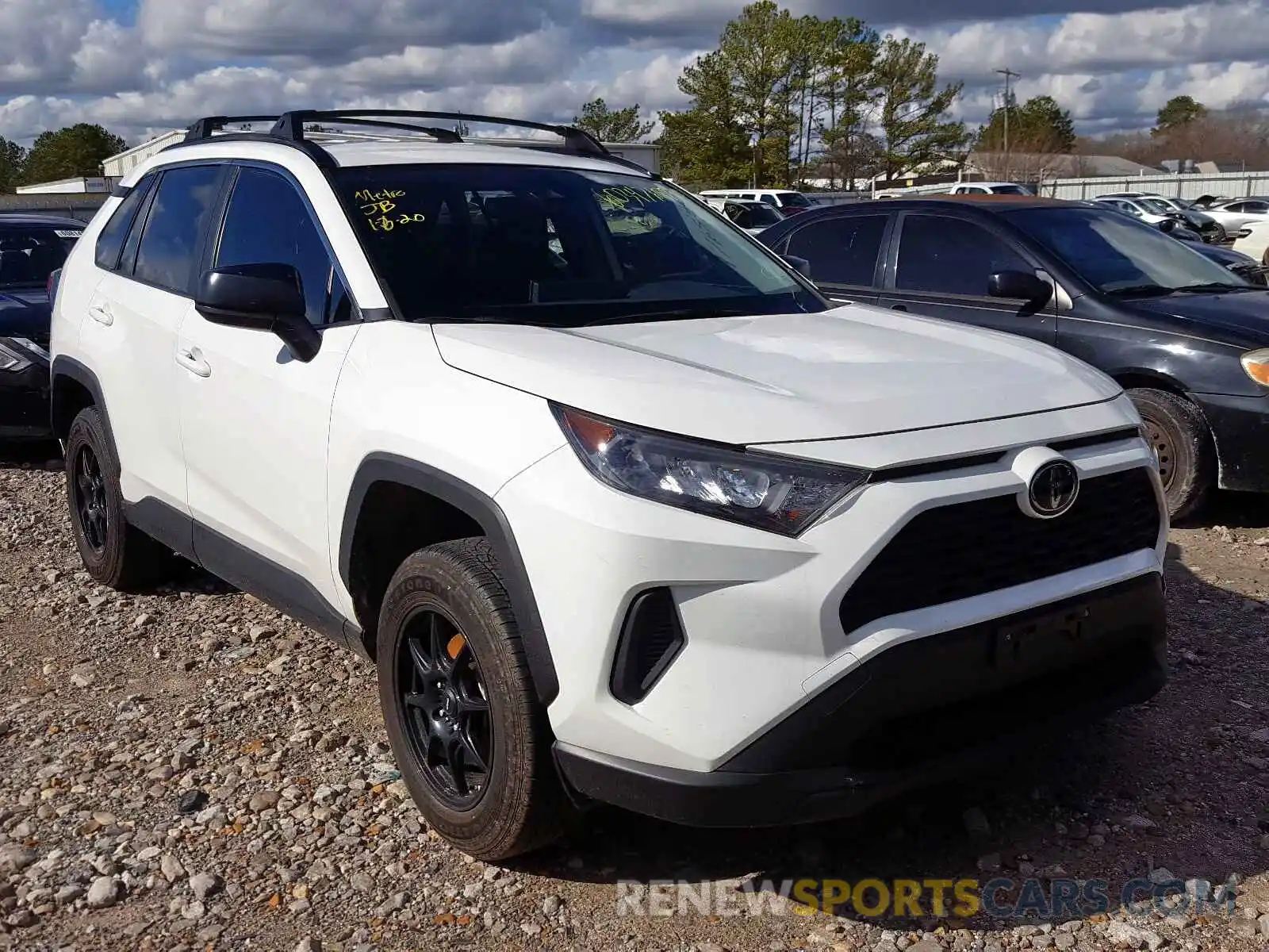 1 Photograph of a damaged car JTMH1RFV4KJ006372 TOYOTA RAV4 2019