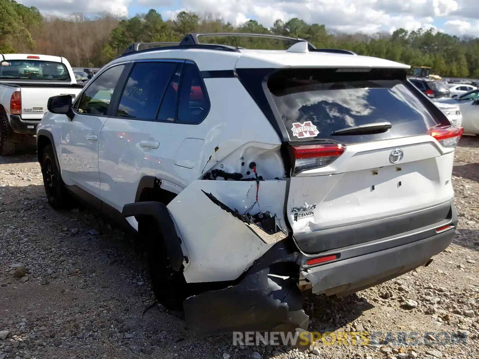 3 Photograph of a damaged car JTMH1RFV4KJ006372 TOYOTA RAV4 2019