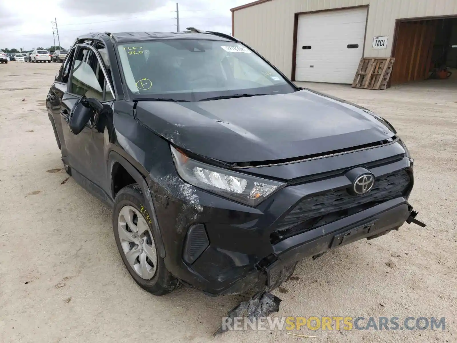 1 Photograph of a damaged car JTMH1RFV4KJ006565 TOYOTA RAV4 2019