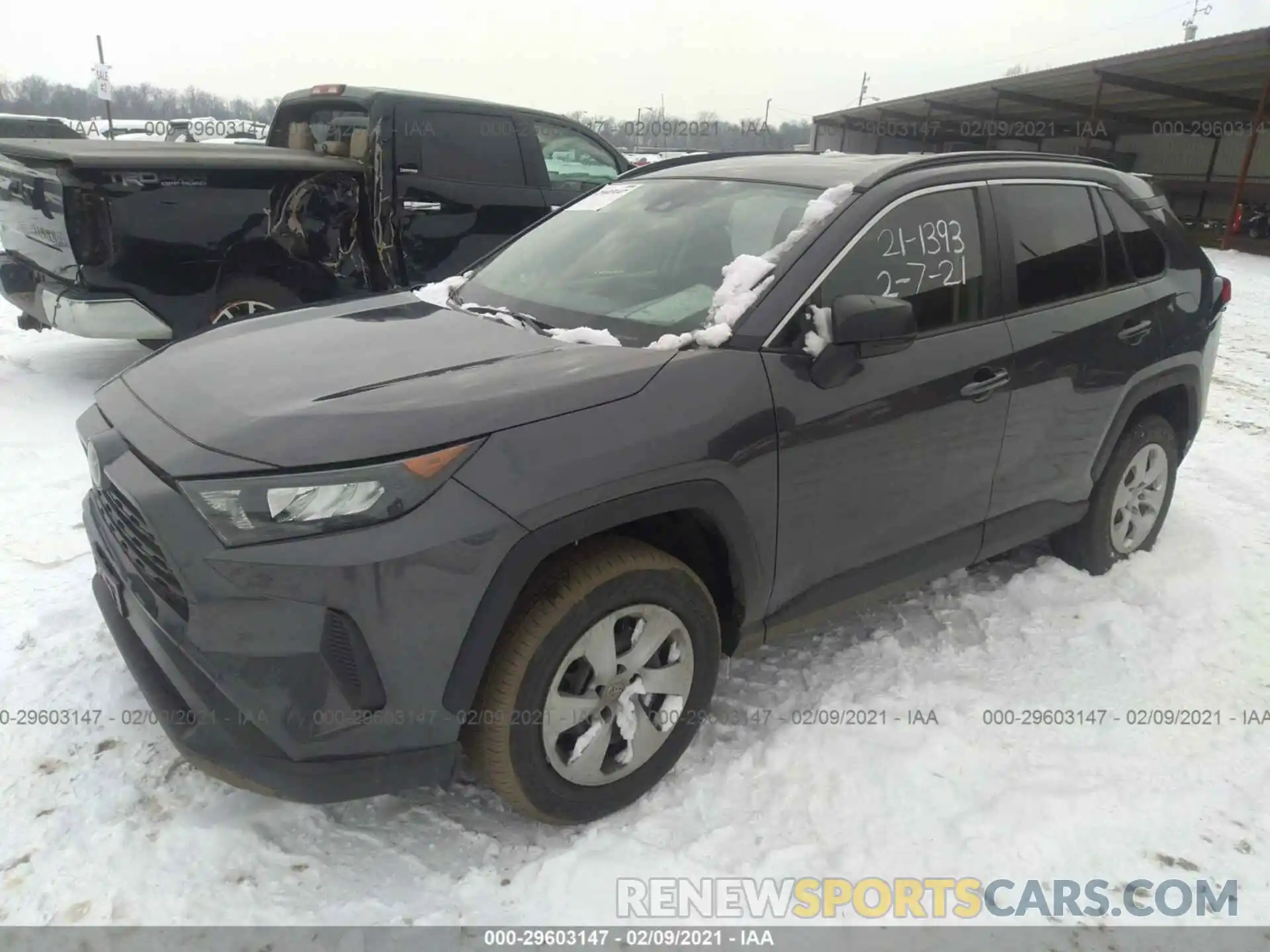 2 Photograph of a damaged car JTMH1RFV4KJ007022 TOYOTA RAV4 2019