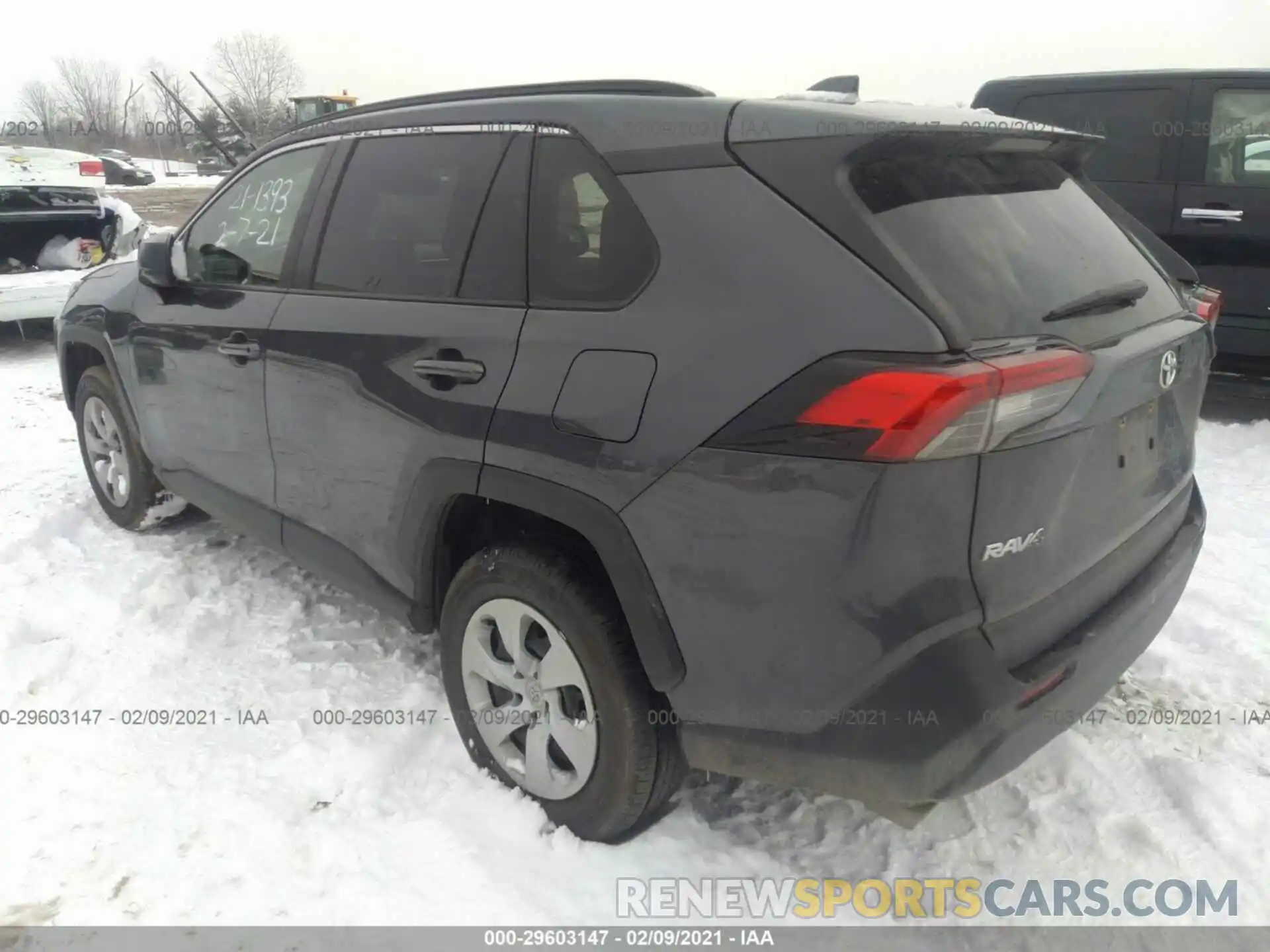 3 Photograph of a damaged car JTMH1RFV4KJ007022 TOYOTA RAV4 2019