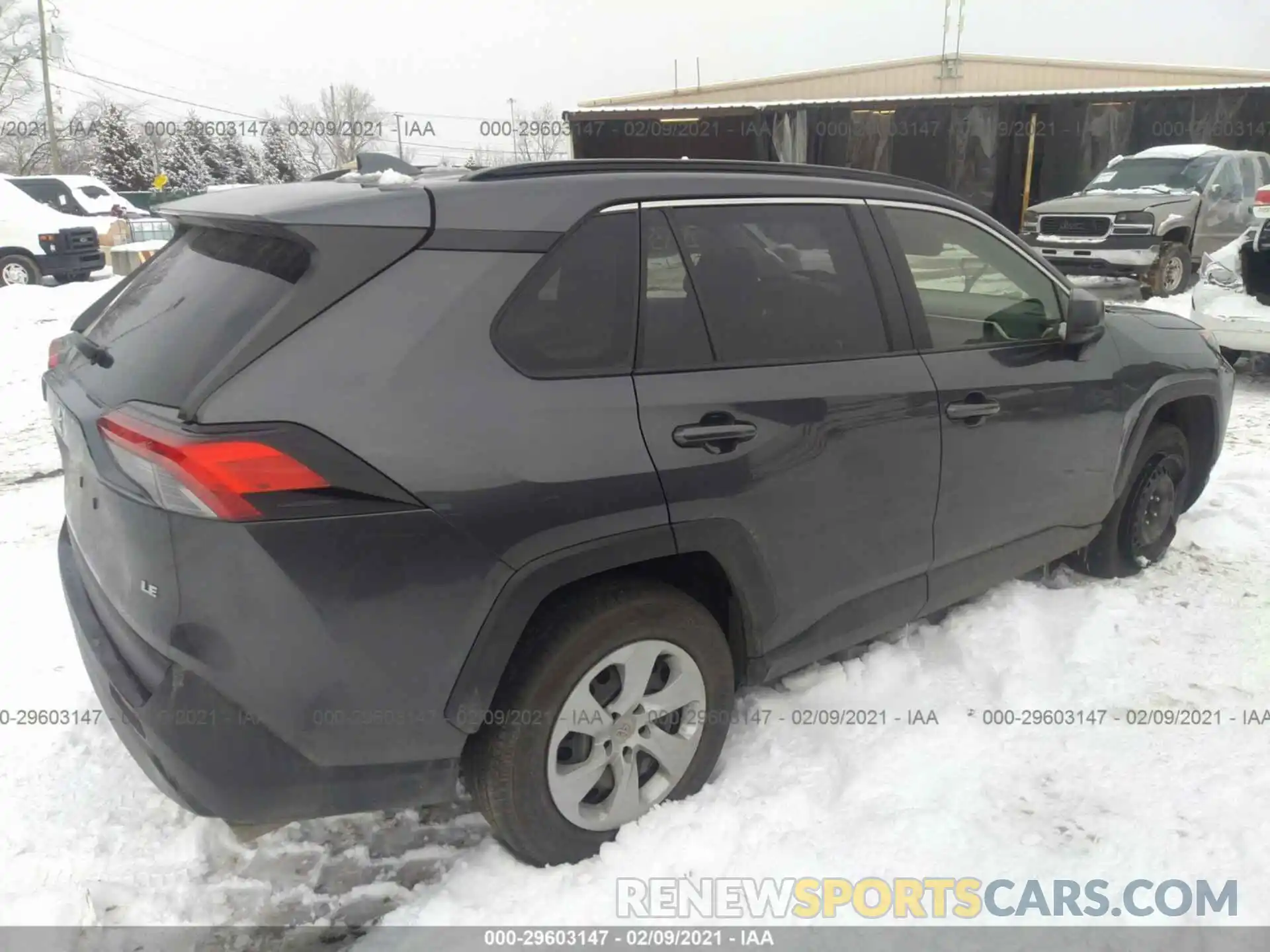 4 Photograph of a damaged car JTMH1RFV4KJ007022 TOYOTA RAV4 2019