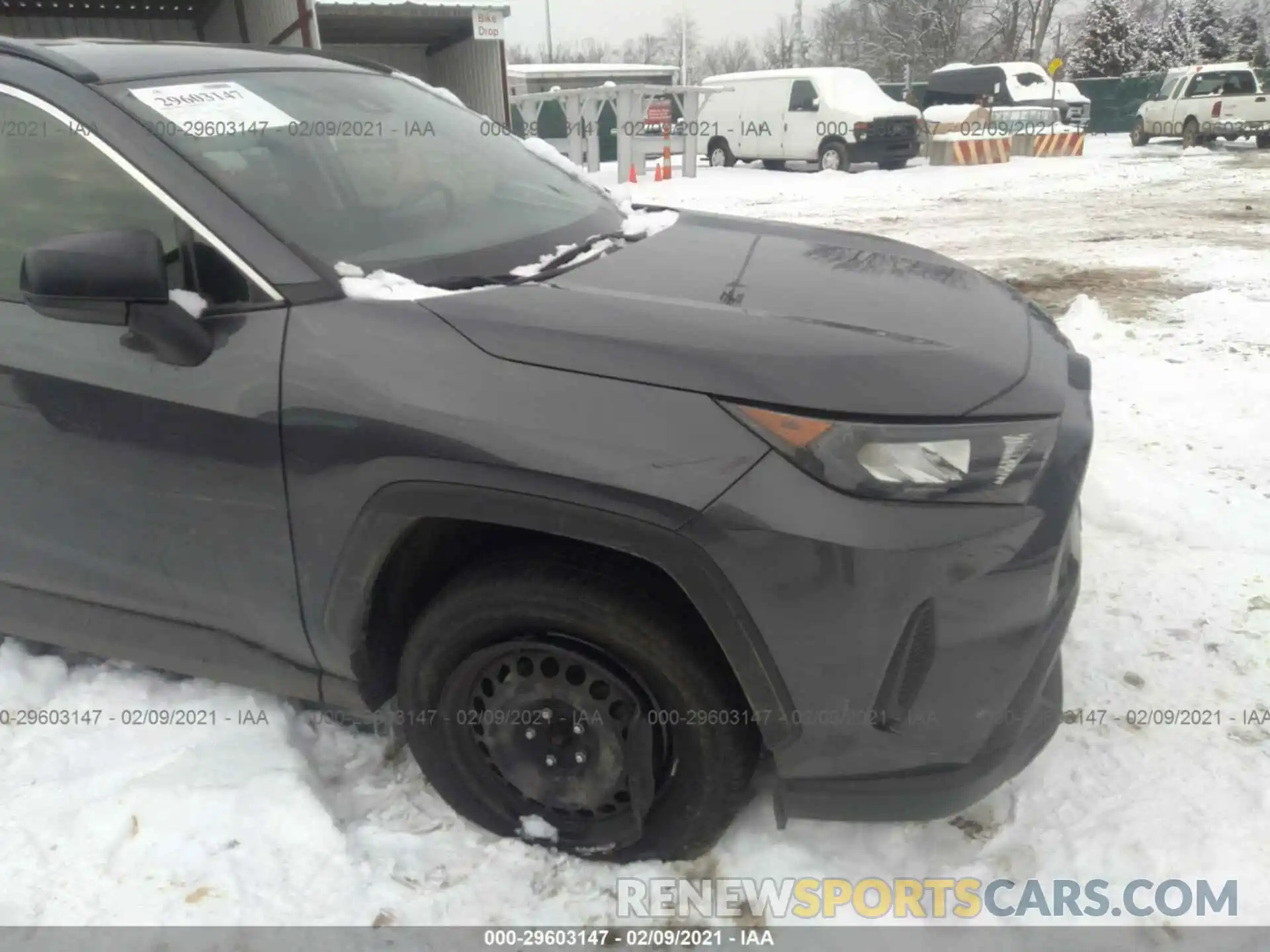 6 Photograph of a damaged car JTMH1RFV4KJ007022 TOYOTA RAV4 2019