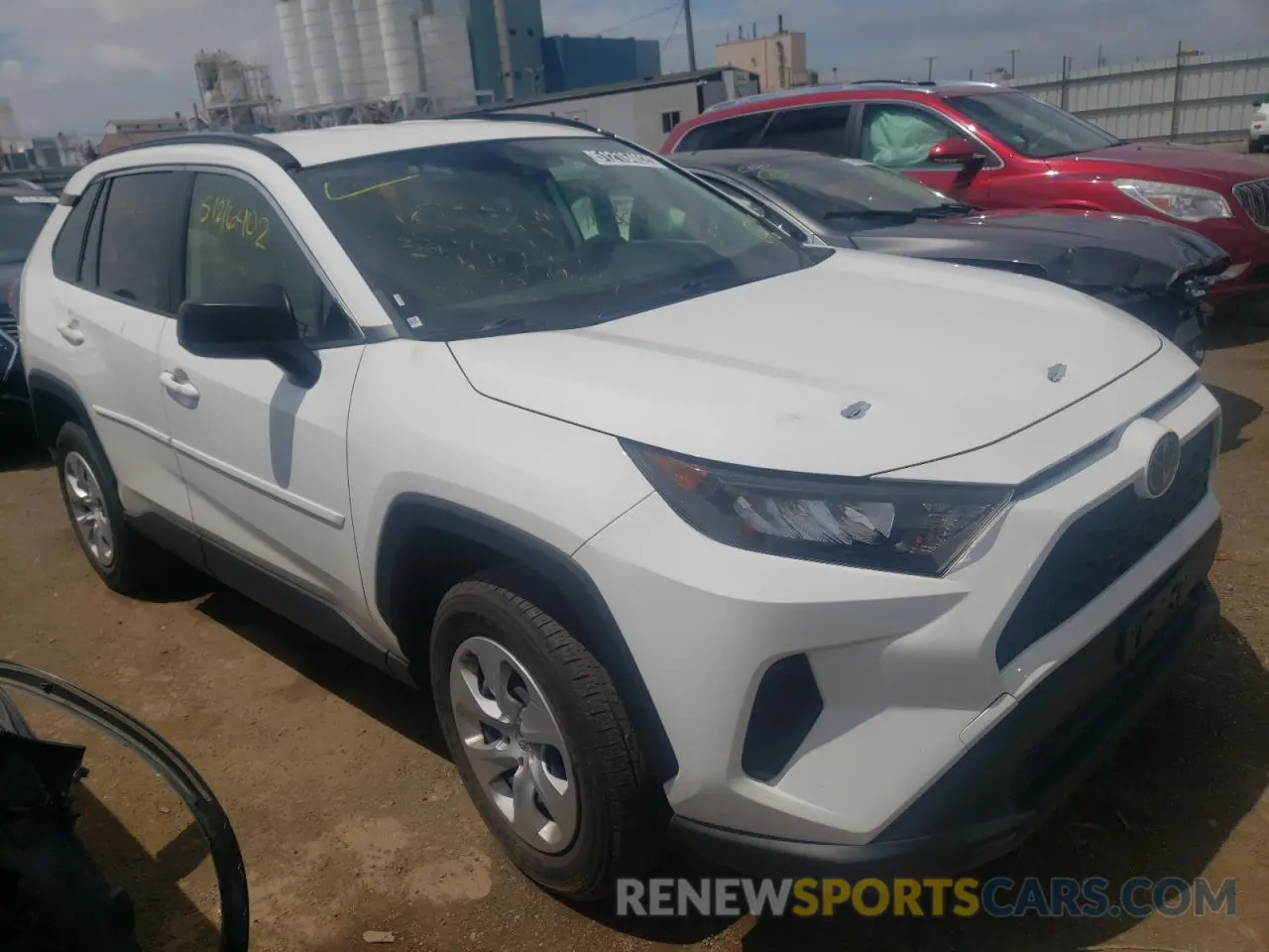 1 Photograph of a damaged car JTMH1RFV4KJ008669 TOYOTA RAV4 2019