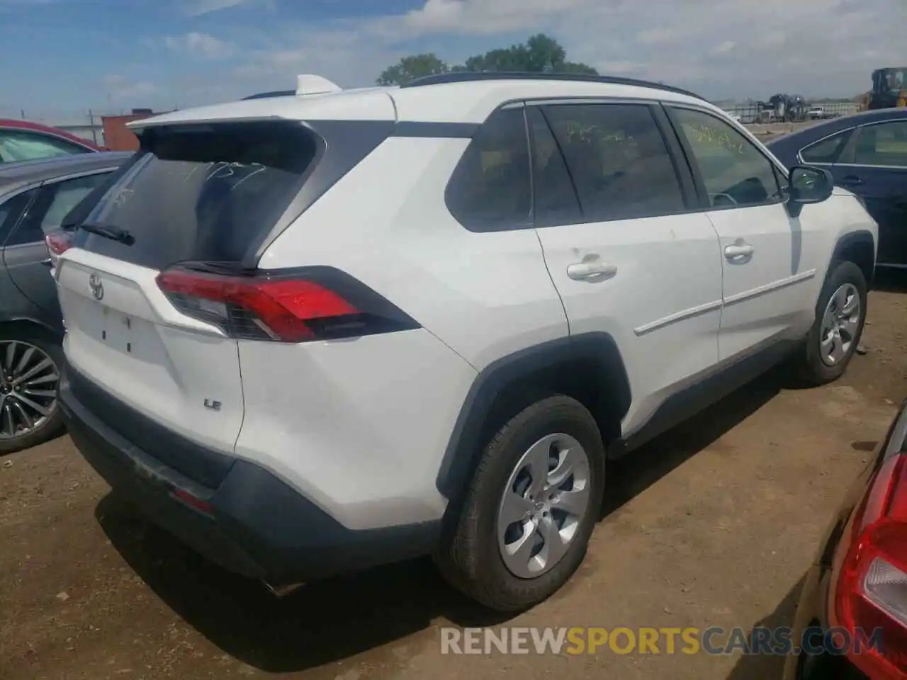 4 Photograph of a damaged car JTMH1RFV4KJ008669 TOYOTA RAV4 2019