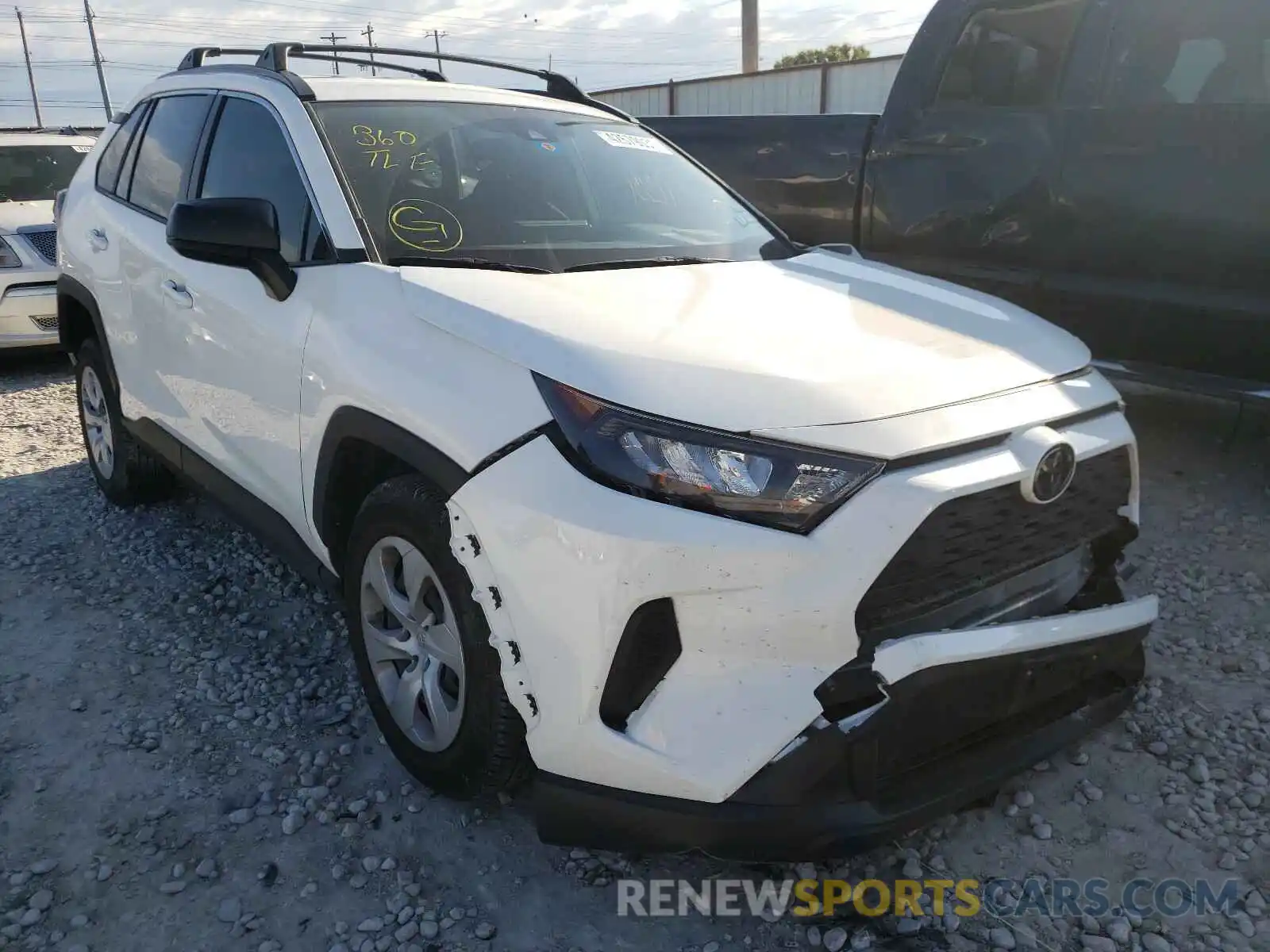 1 Photograph of a damaged car JTMH1RFV4KJ009465 TOYOTA RAV4 2019