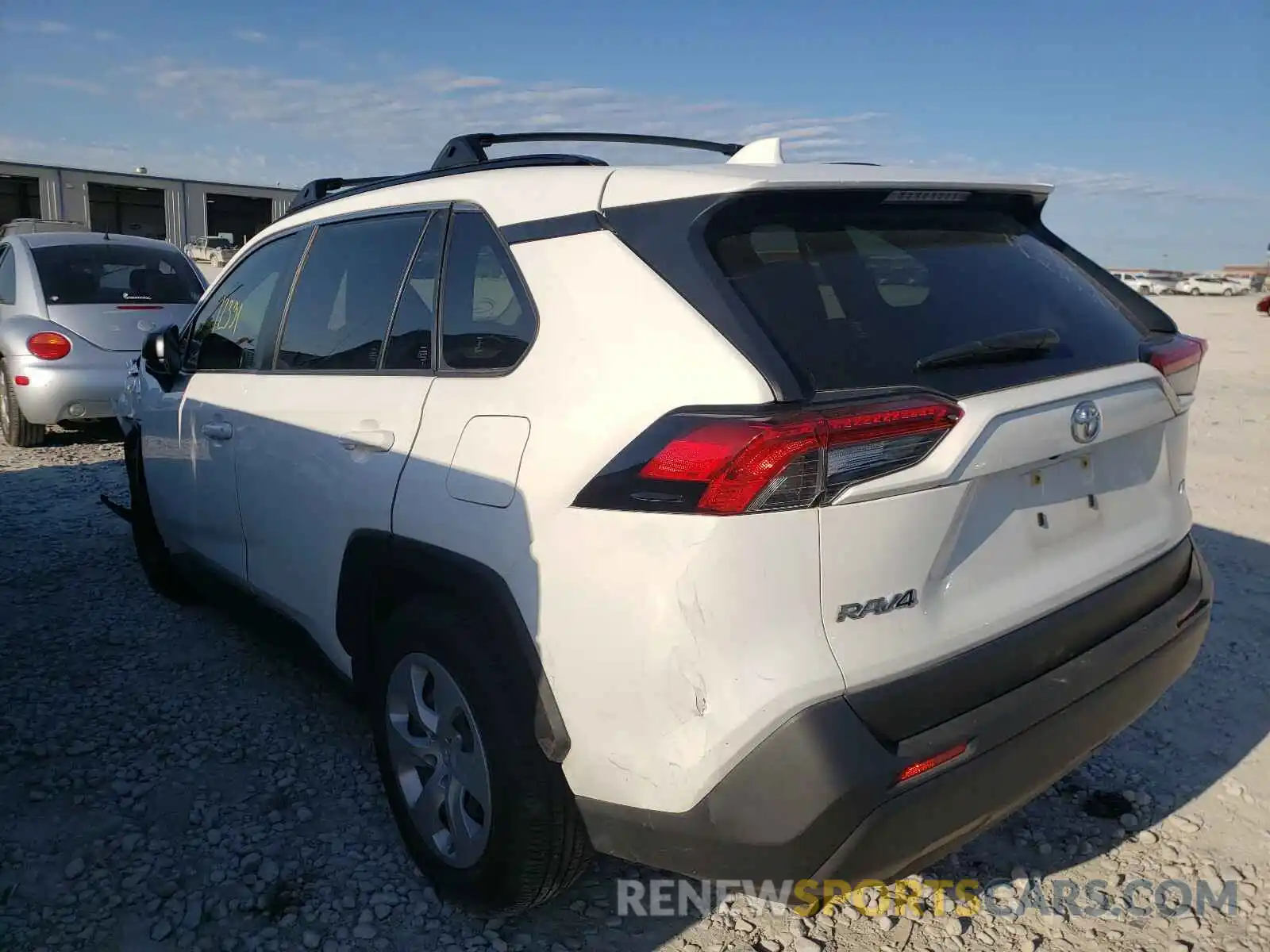 3 Photograph of a damaged car JTMH1RFV4KJ009465 TOYOTA RAV4 2019