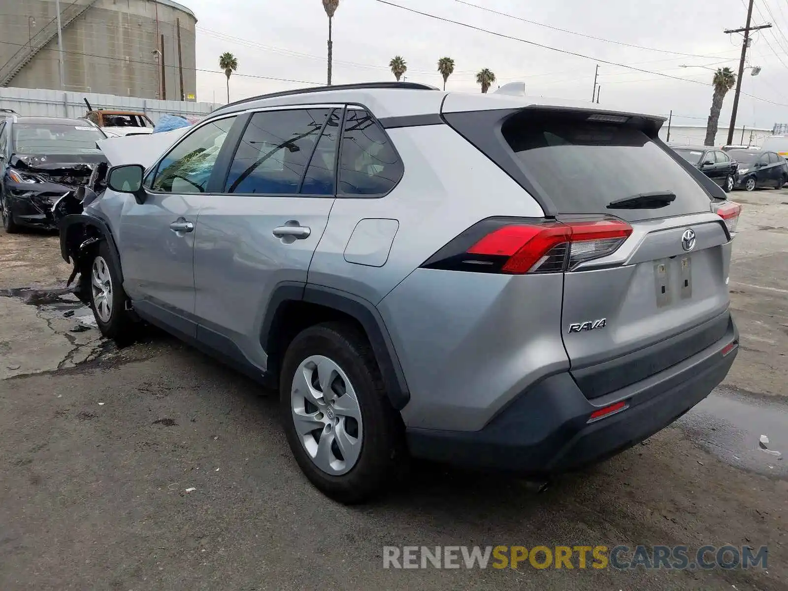 3 Photograph of a damaged car JTMH1RFV4KJ010583 TOYOTA RAV4 2019