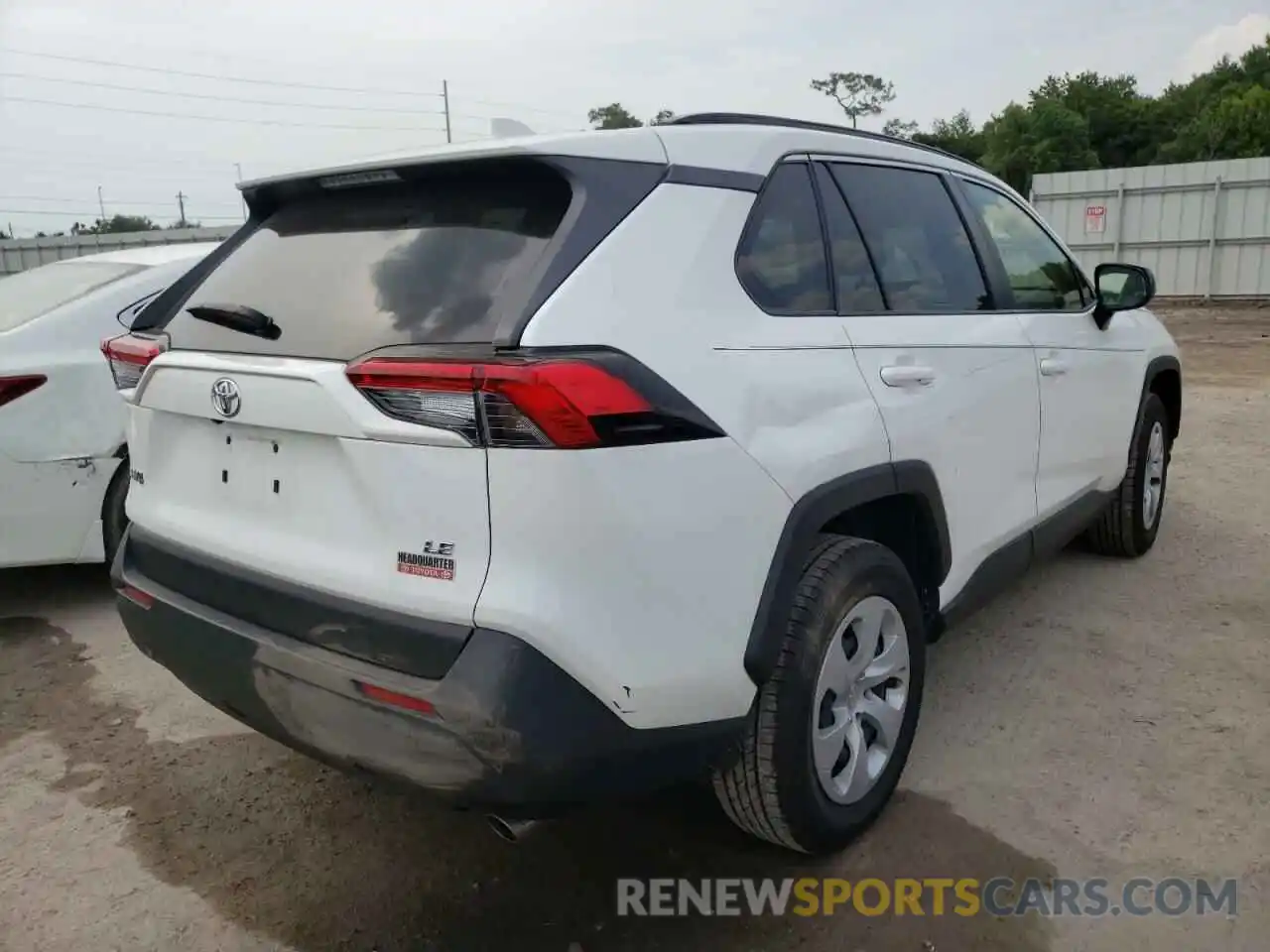 4 Photograph of a damaged car JTMH1RFV4KJ010891 TOYOTA RAV4 2019