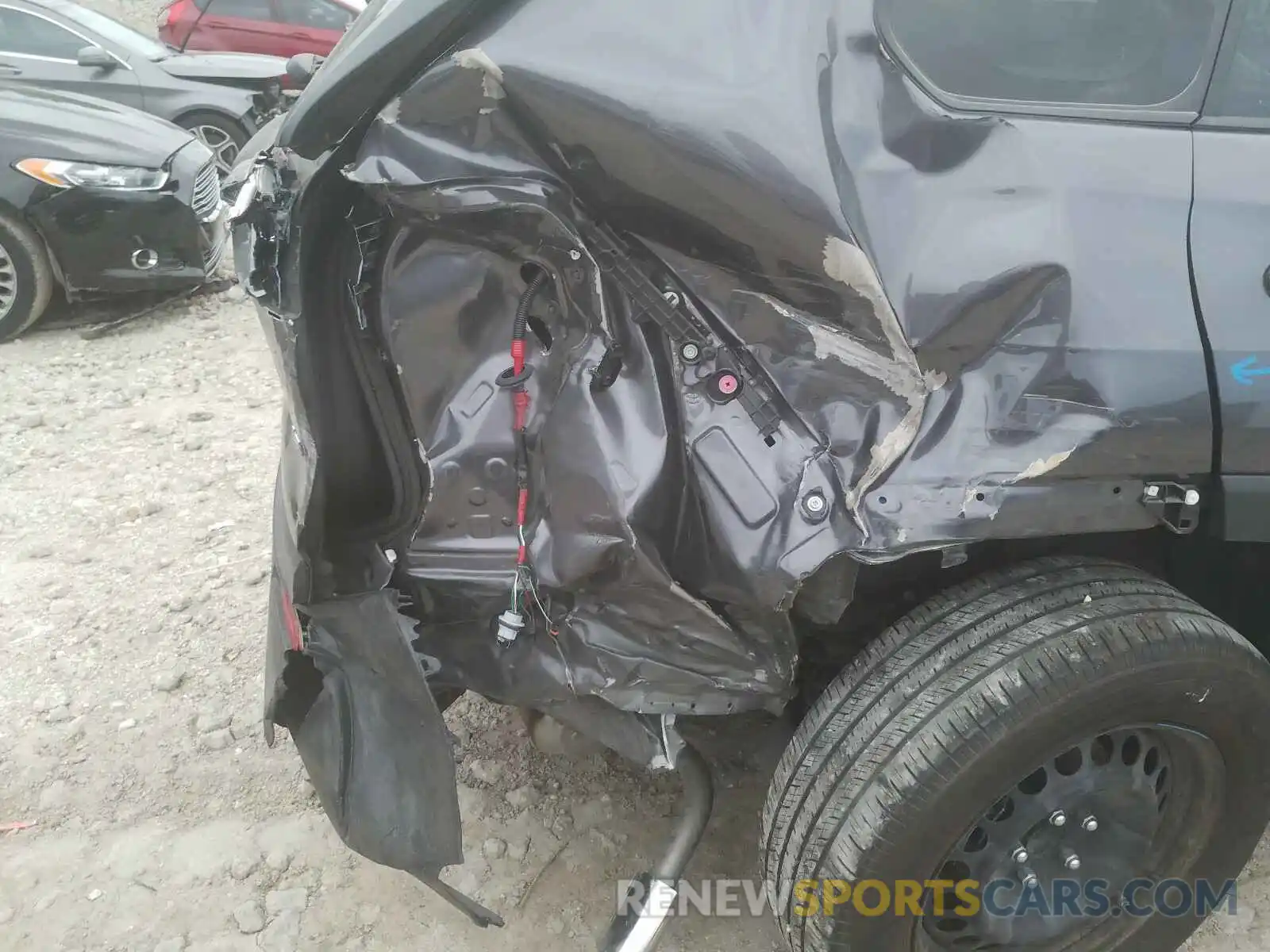9 Photograph of a damaged car JTMH1RFV4KJ011166 TOYOTA RAV4 2019