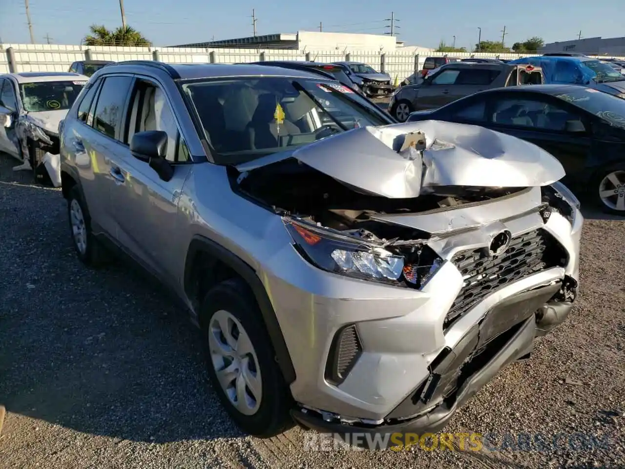 1 Photograph of a damaged car JTMH1RFV4KJ015749 TOYOTA RAV4 2019