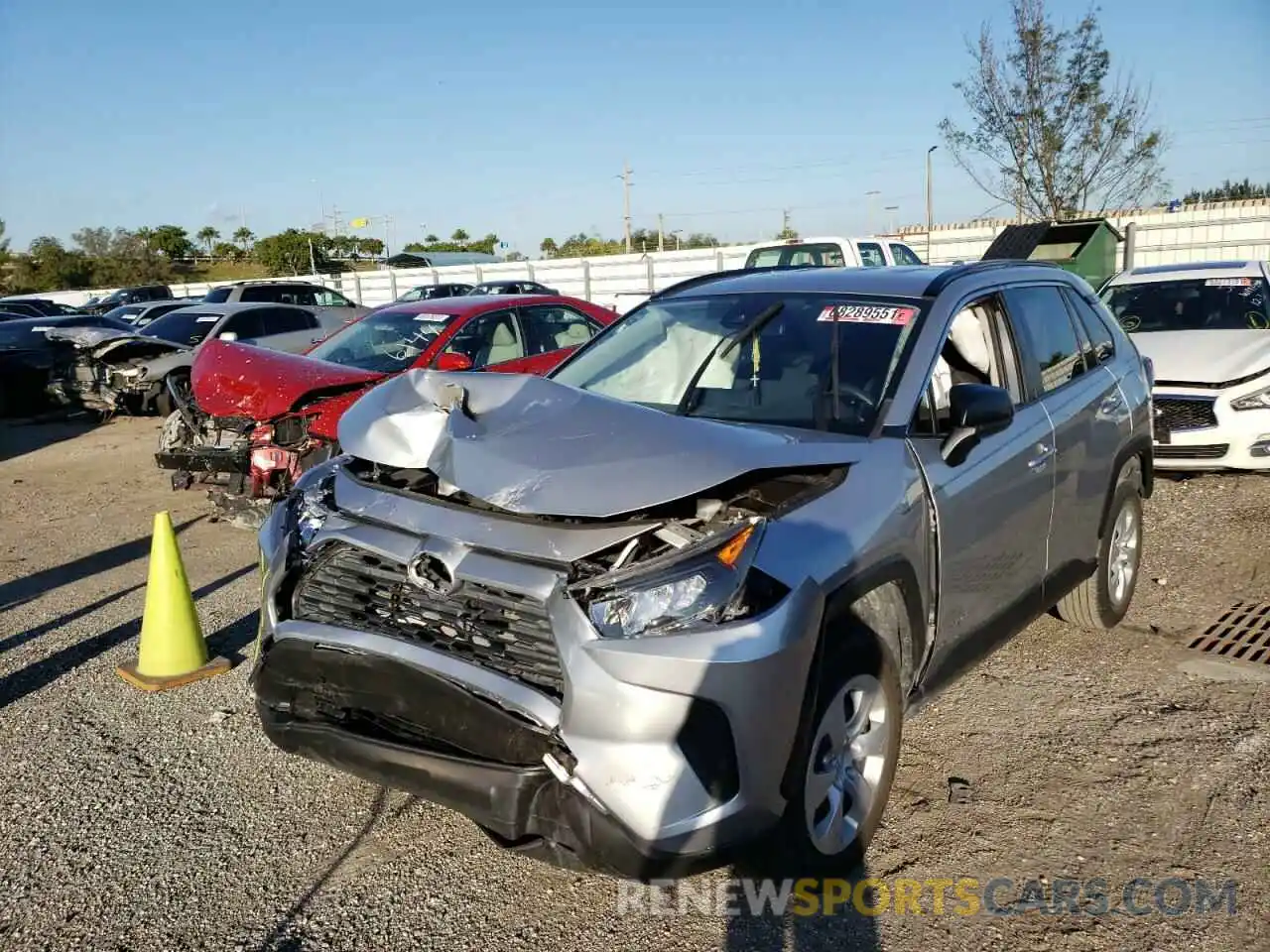 2 Photograph of a damaged car JTMH1RFV4KJ015749 TOYOTA RAV4 2019