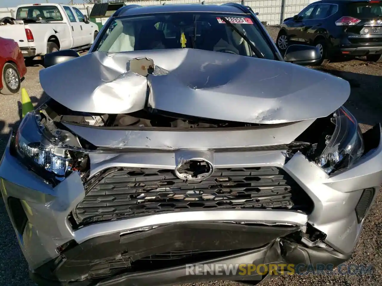 7 Photograph of a damaged car JTMH1RFV4KJ015749 TOYOTA RAV4 2019