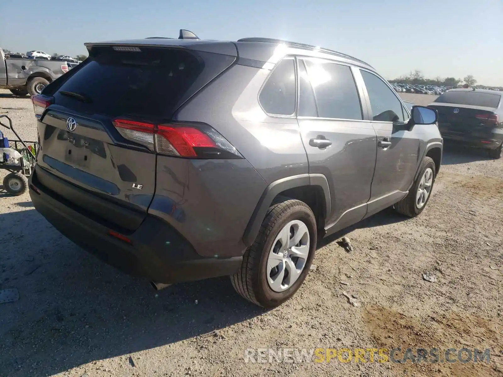 4 Photograph of a damaged car JTMH1RFV5KD005746 TOYOTA RAV4 2019