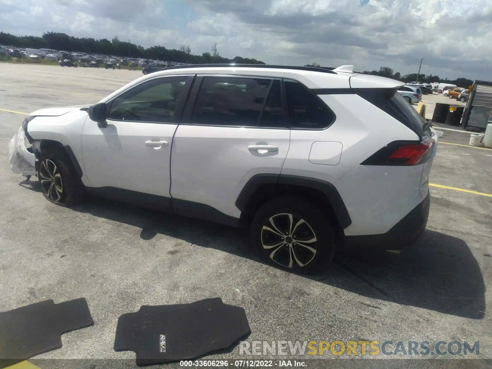 3 Photograph of a damaged car JTMH1RFV5KD022563 TOYOTA RAV4 2019