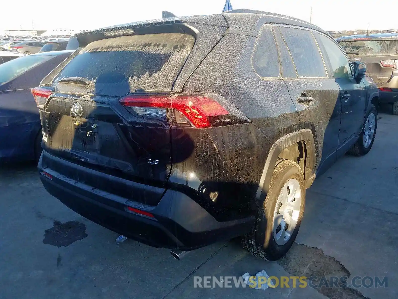 4 Photograph of a damaged car JTMH1RFV5KD035961 TOYOTA RAV4 2019