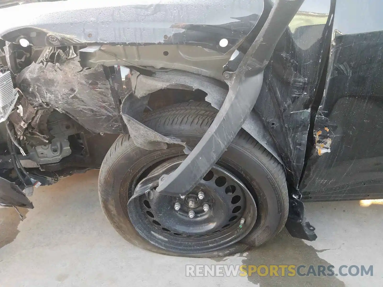 9 Photograph of a damaged car JTMH1RFV5KD035961 TOYOTA RAV4 2019