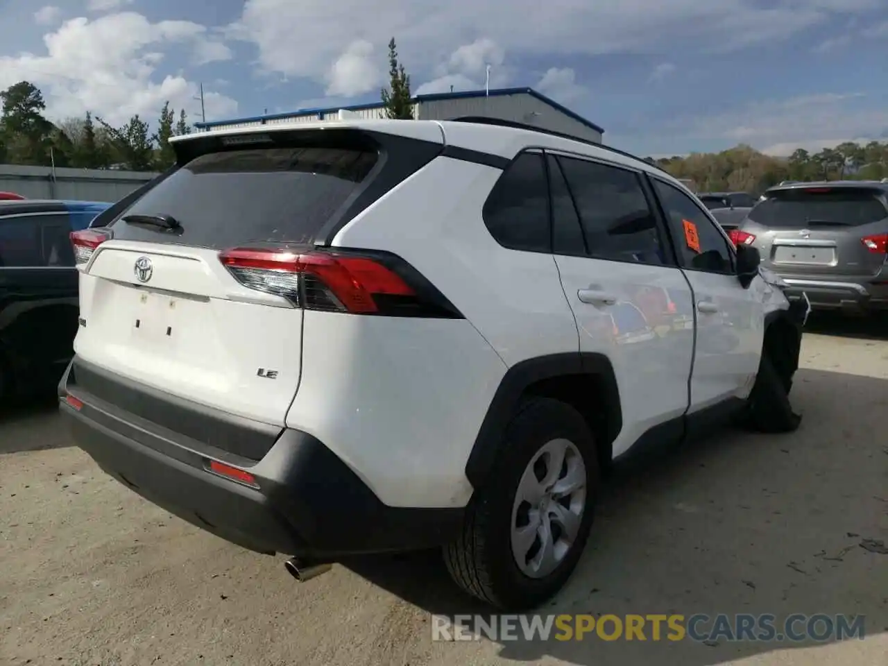 4 Photograph of a damaged car JTMH1RFV5KD042280 TOYOTA RAV4 2019