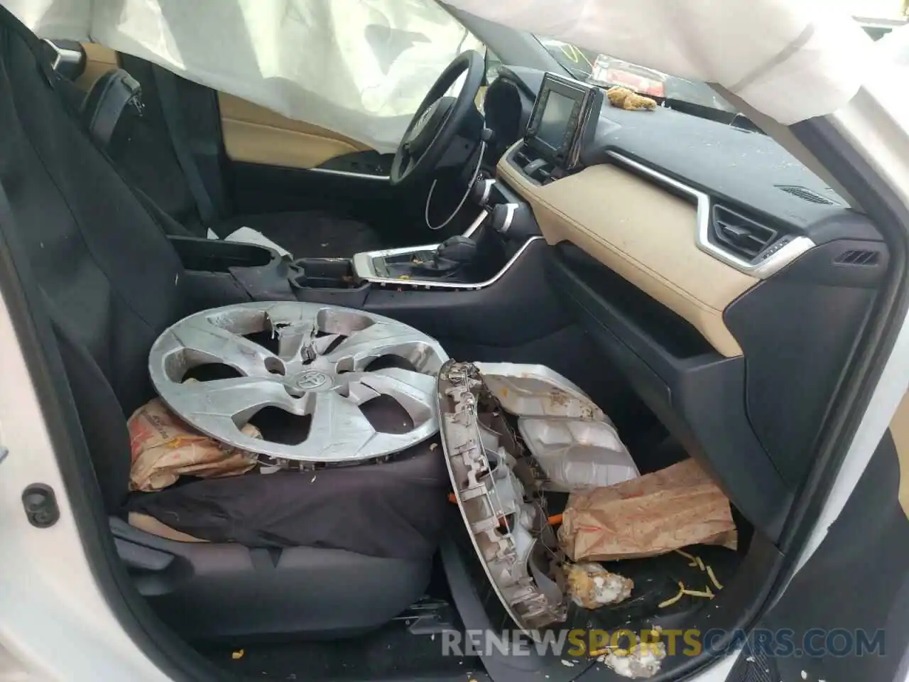 5 Photograph of a damaged car JTMH1RFV5KD042280 TOYOTA RAV4 2019