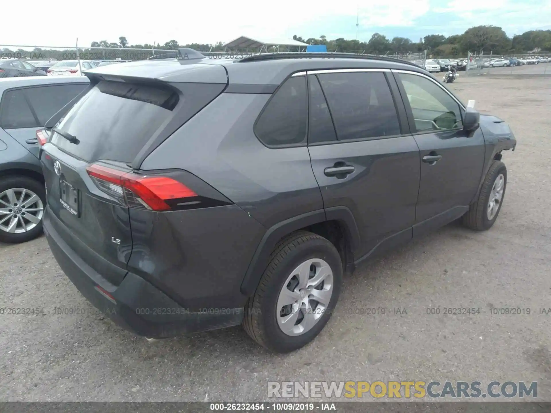 4 Photograph of a damaged car JTMH1RFV5KD507950 TOYOTA RAV4 2019